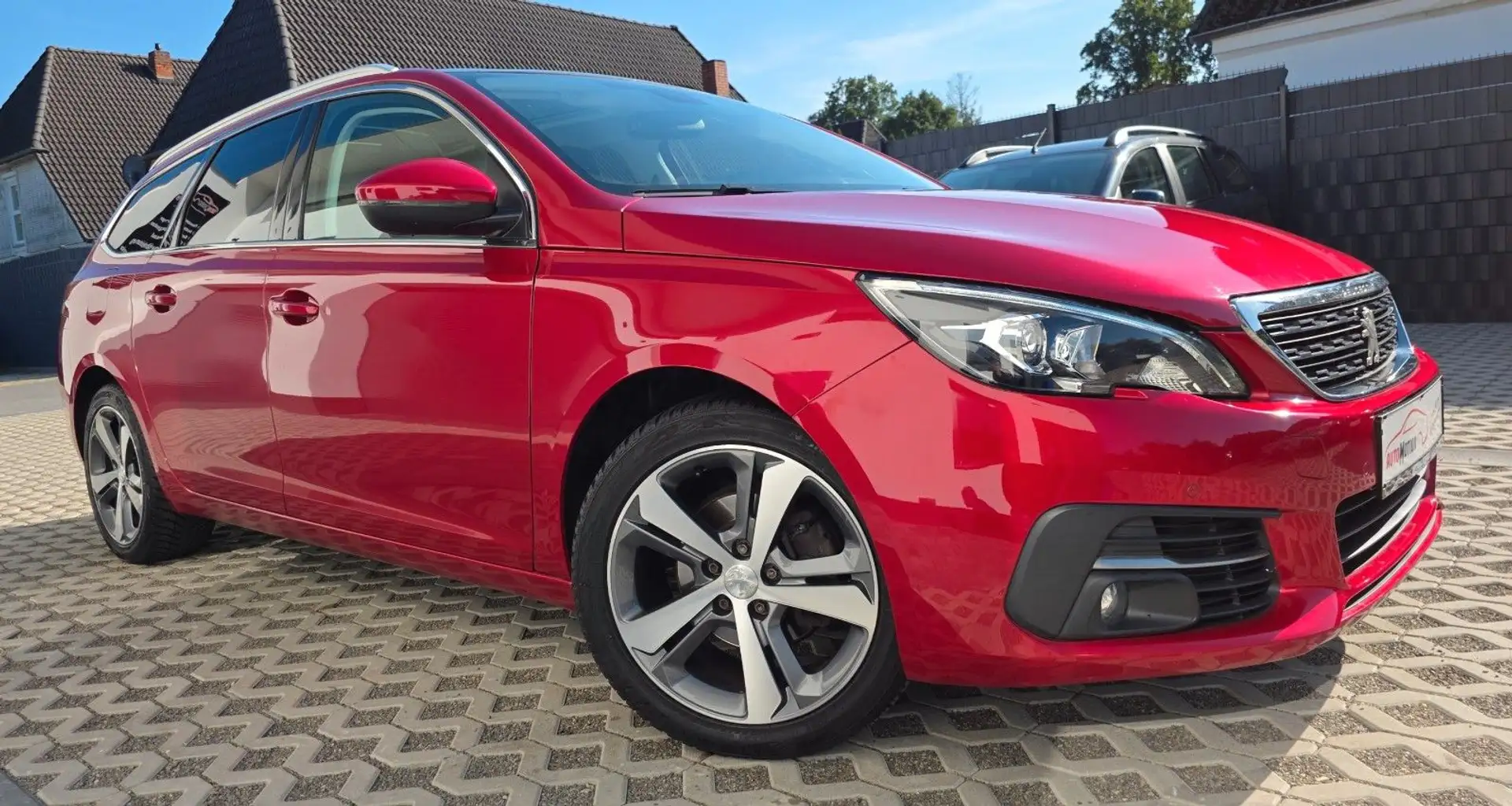 Peugeot 308 SW Allure*Panoramadach*LED*Navi*Kamera* - 2