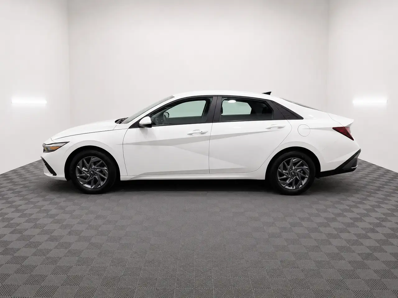 Hyundai ELANTRA photo Hyundai ELANTRA