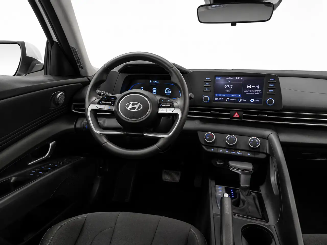 Hyundai ELANTRA photo Hyundai ELANTRA