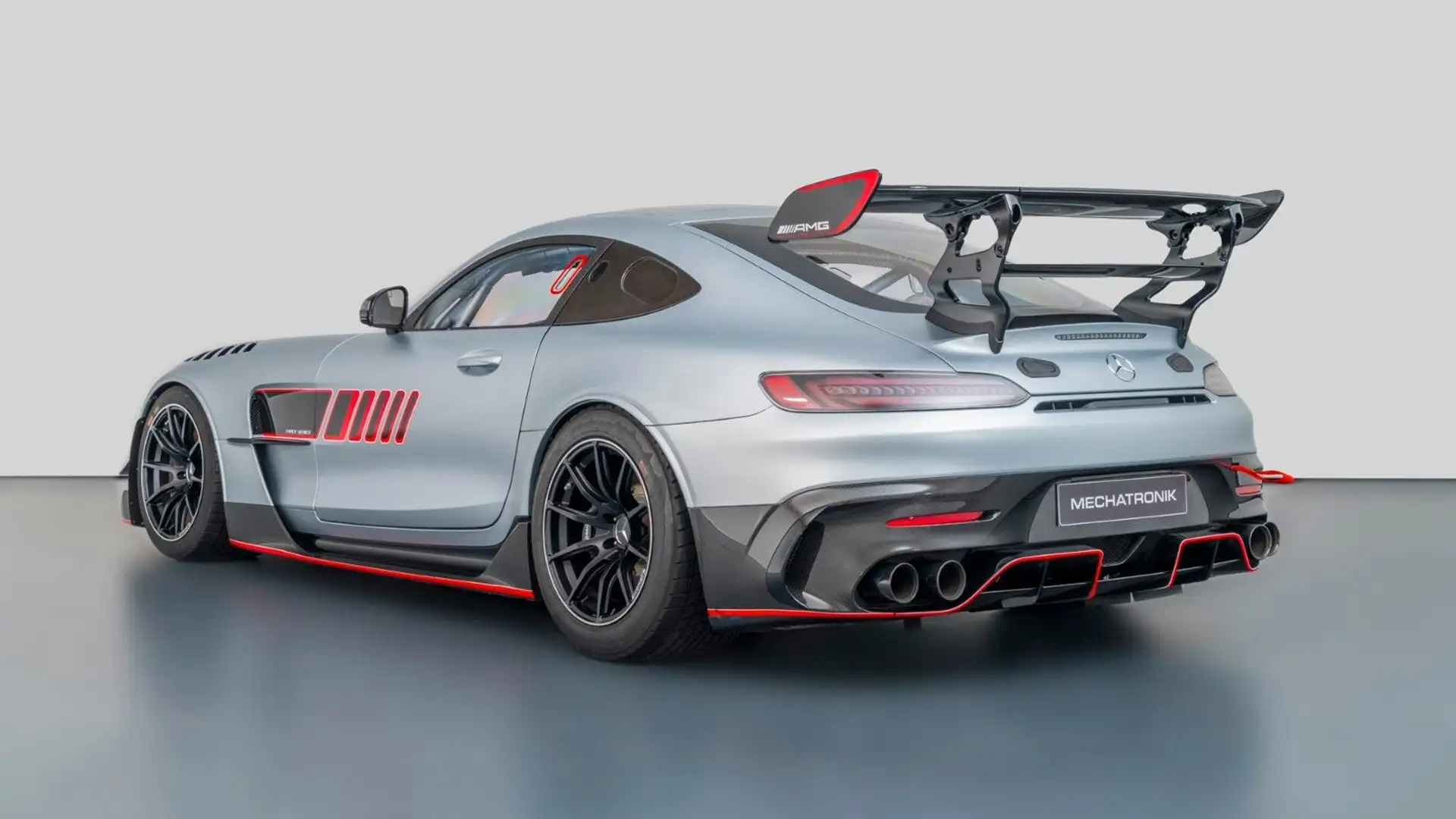 Mercedes-Benz AMG GT Track Series Silber - 2