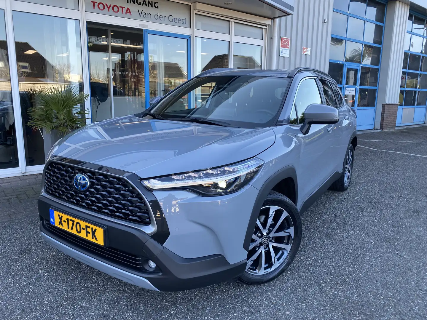 Toyota Corolla Cross 2.0 High Power Hybrid First Edition Grijs - 2
