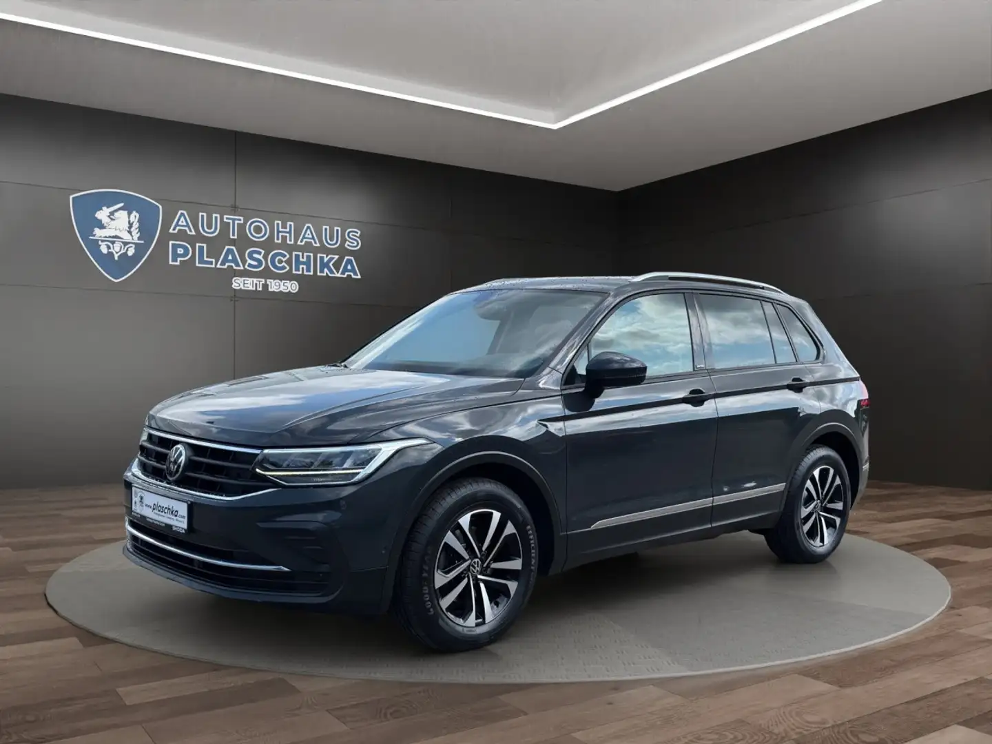 Volkswagen Tiguan 2.0 TDI United AHK+NAVI+PDC Klima Navi Grau - 1
