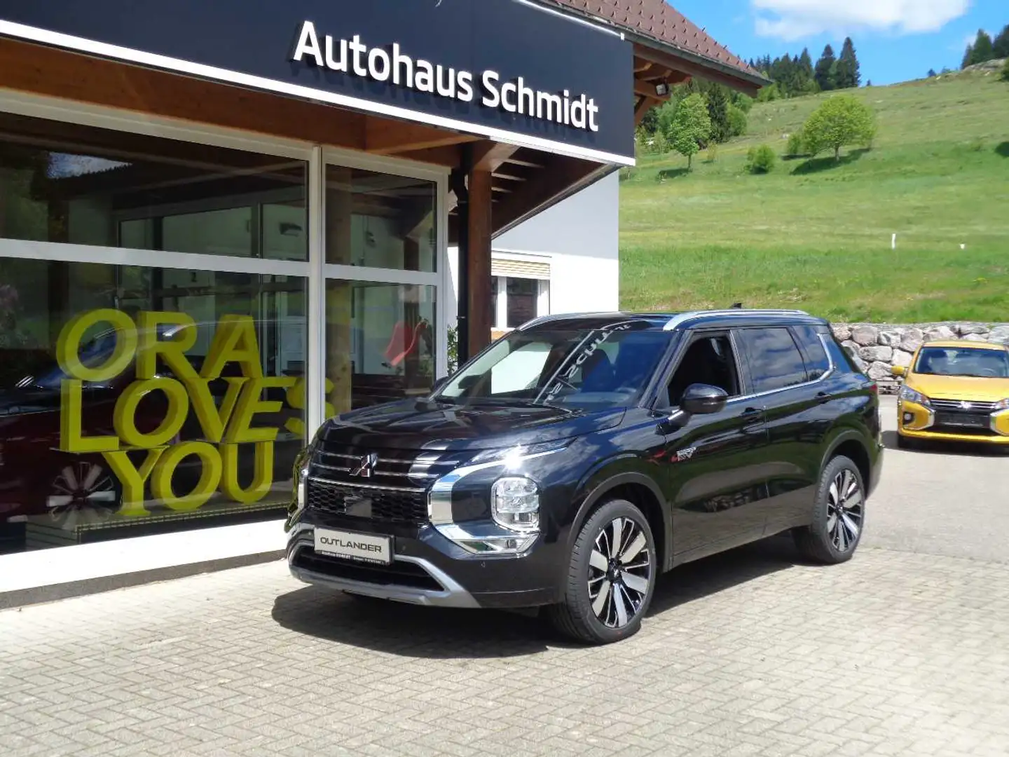 Mitsubishi Outlander 2.4L PHEV TOP NEW Schwarz - 2
