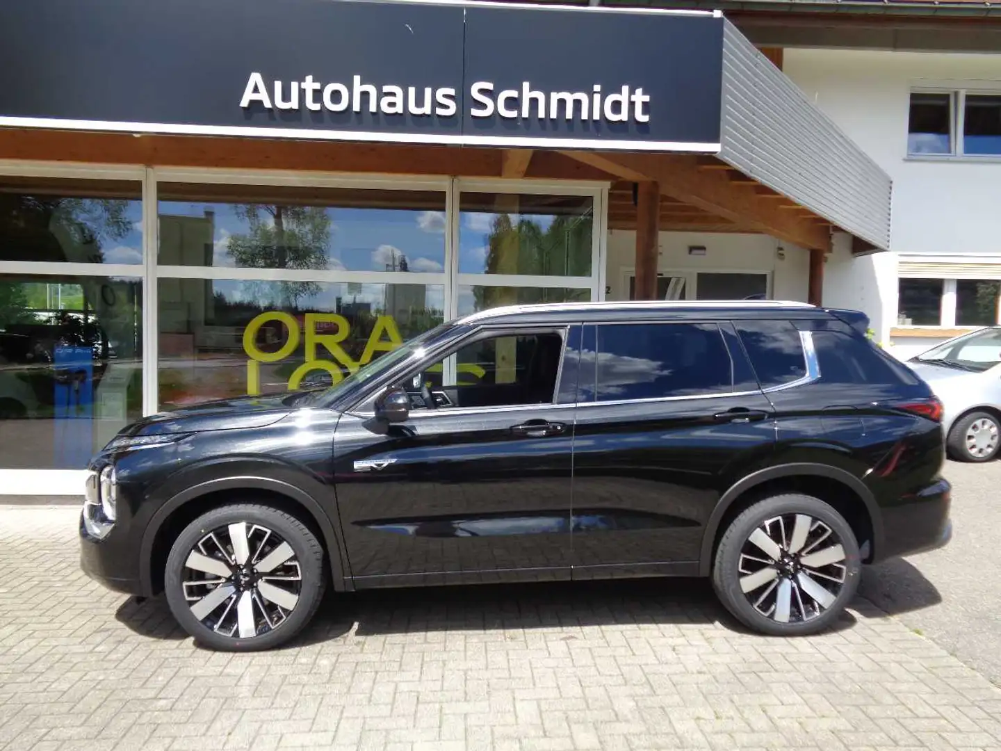 Mitsubishi Outlander 2.4L PHEV TOP NEW Schwarz - 1