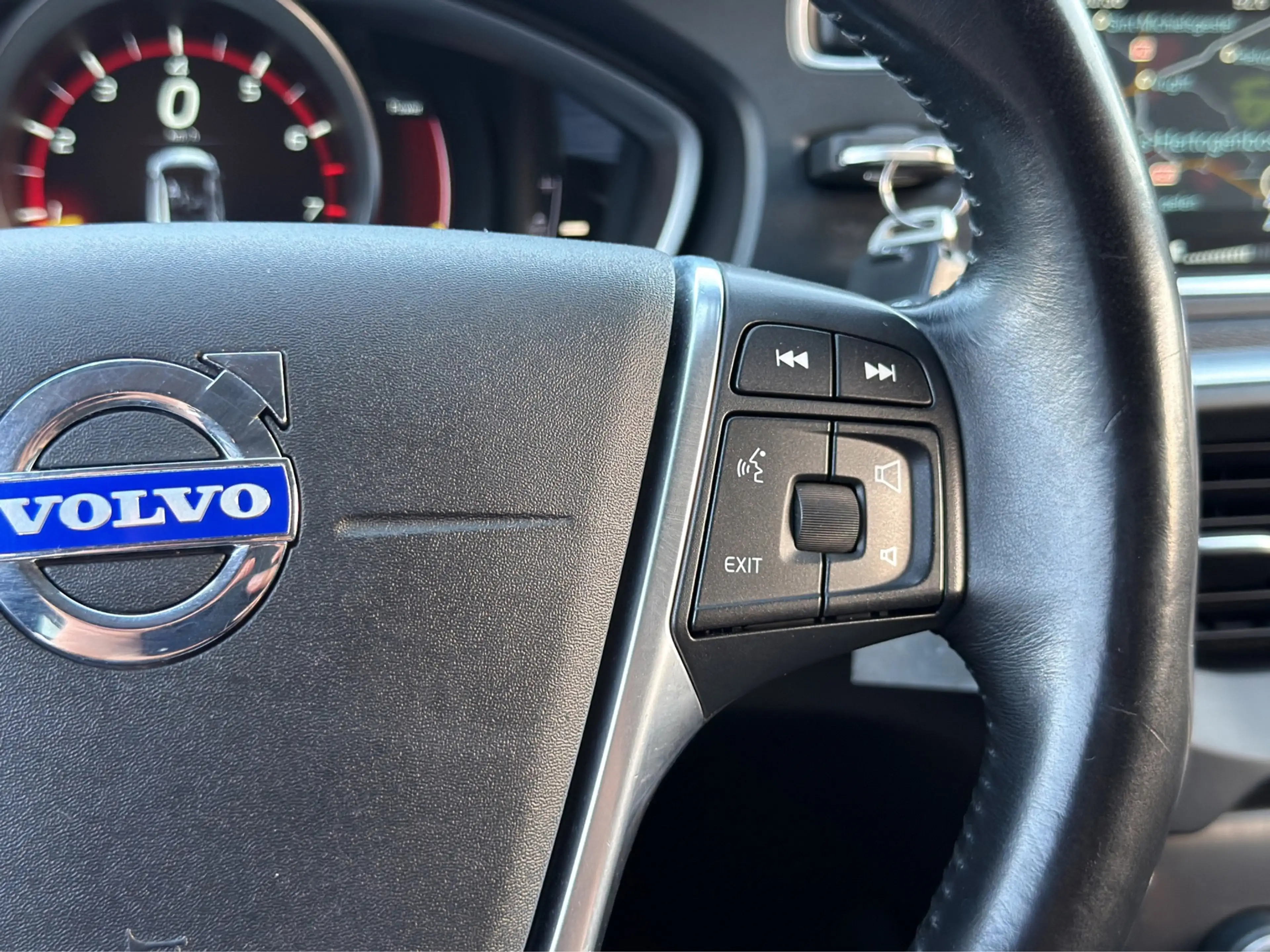 Volvo V40 1.6 T2 R-Design Trekhaak|Parkeersensoren|Cruise — photo 15