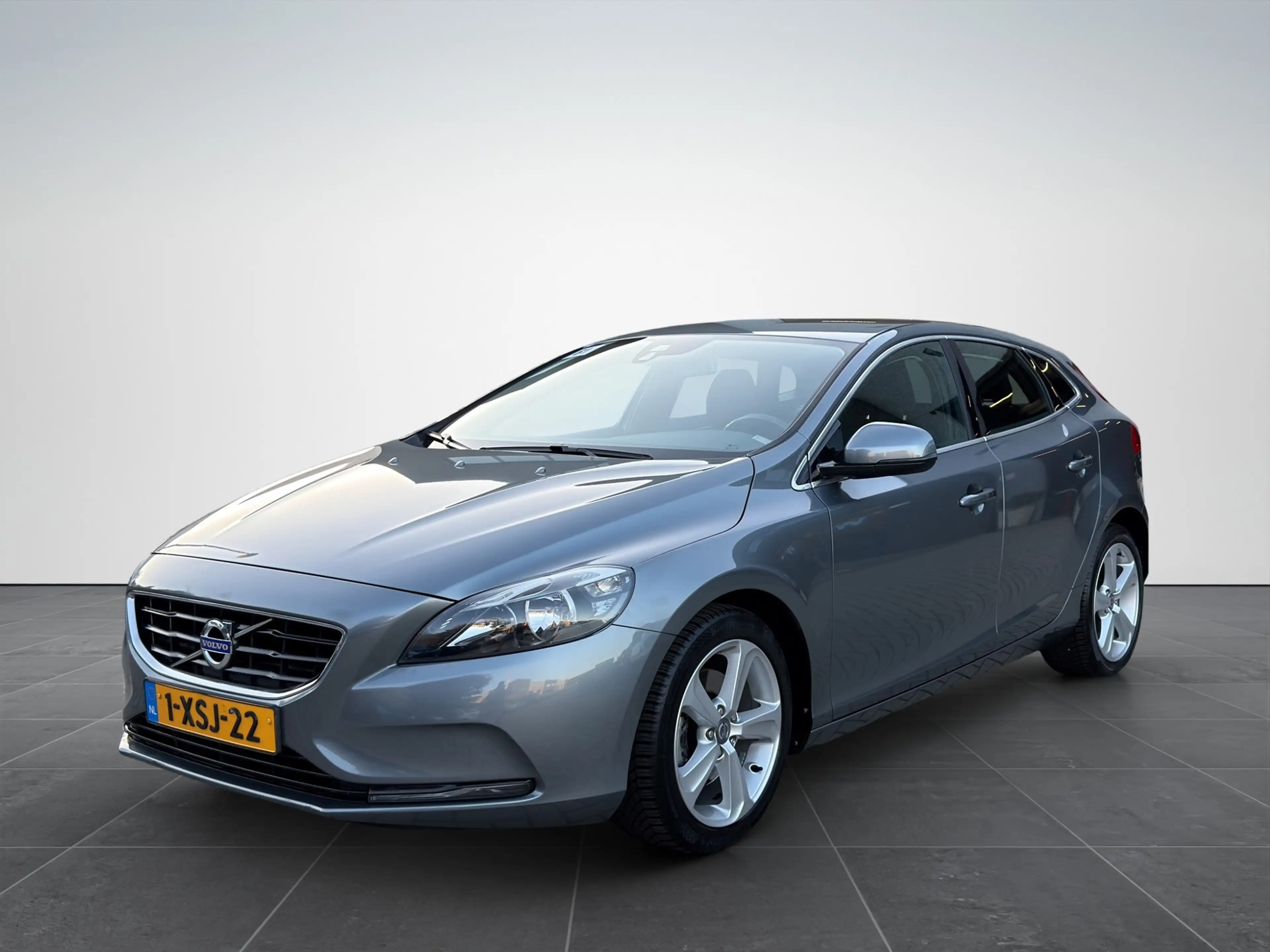 Volvo V40 1.6 T2 R-Design Trekhaak|Parkeersensoren|Cruise — photo 5