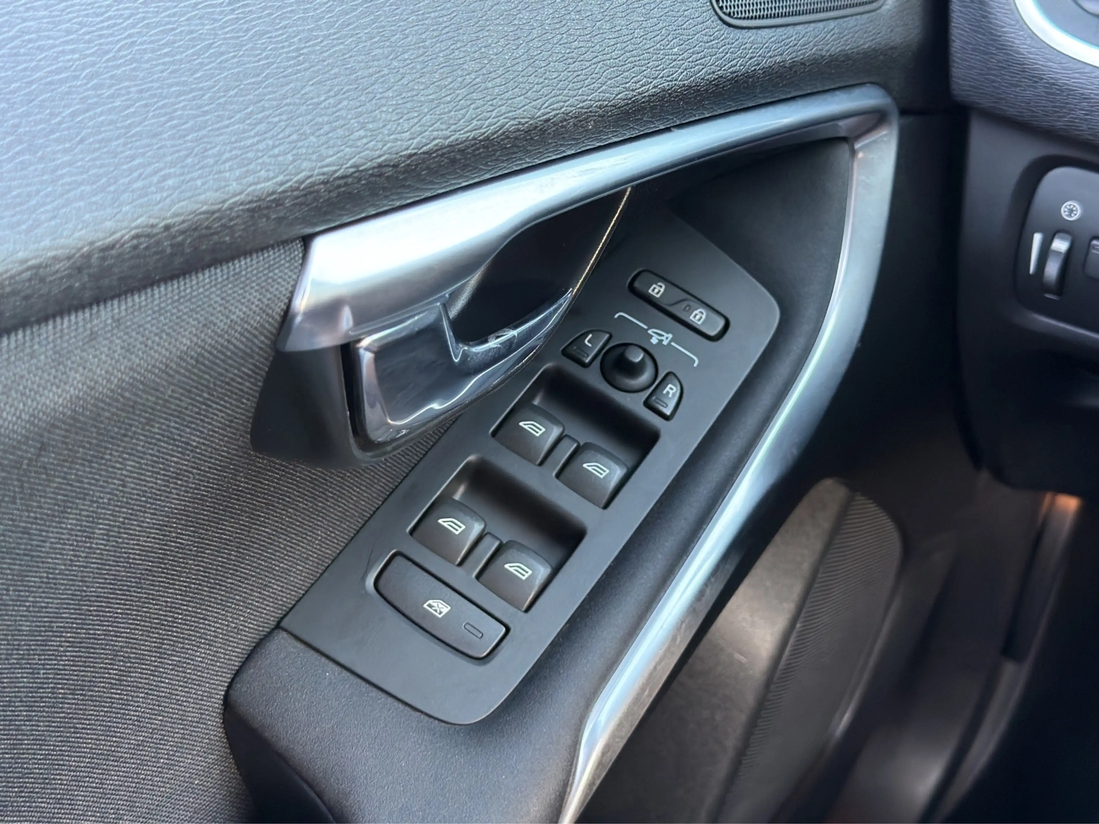 Volvo V40 1.6 T2 R-Design Trekhaak|Parkeersensoren|Cruise — photo 11