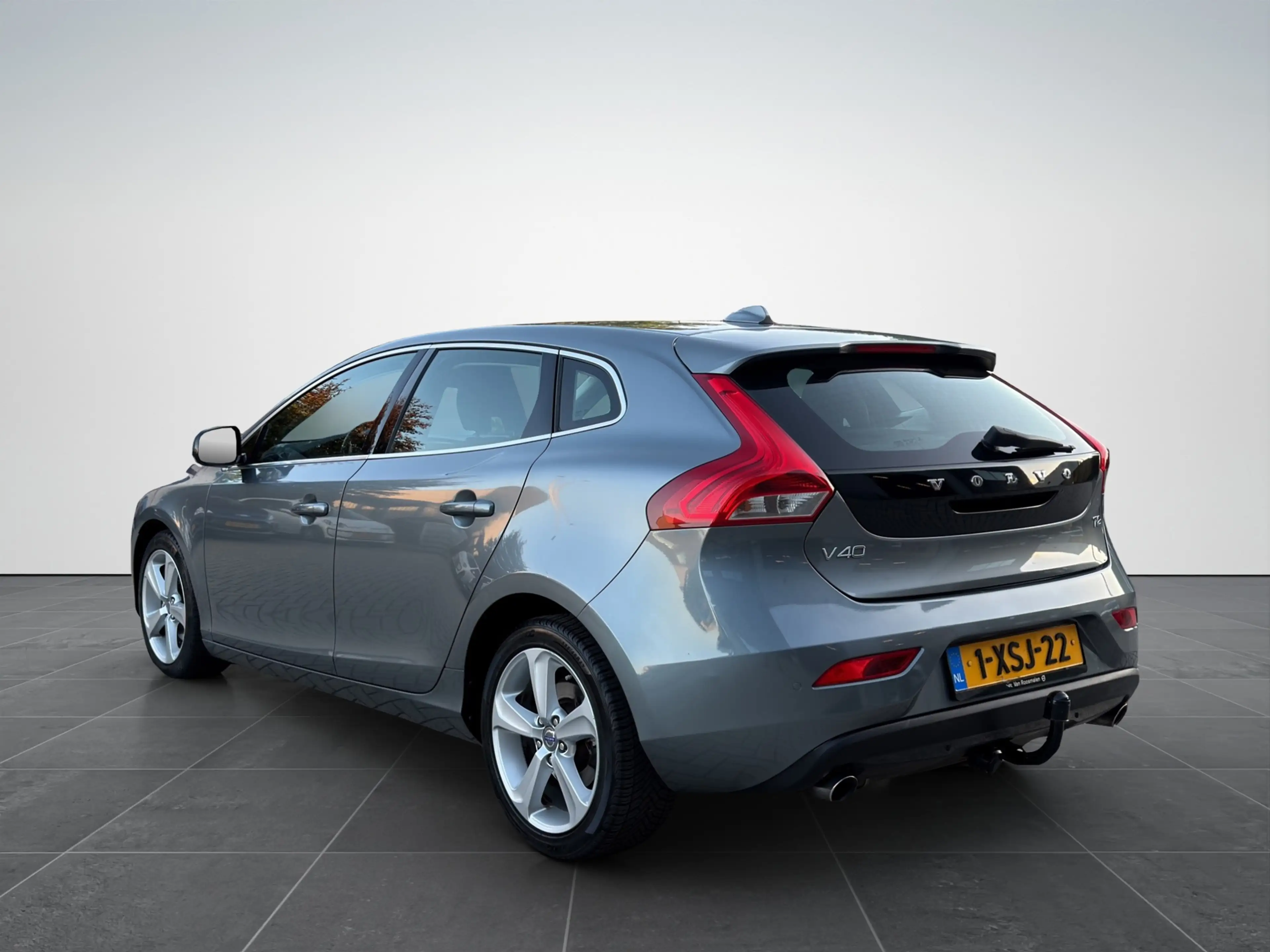 Volvo V40 1.6 T2 R-Design Trekhaak|Parkeersensoren|Cruise — photo 6