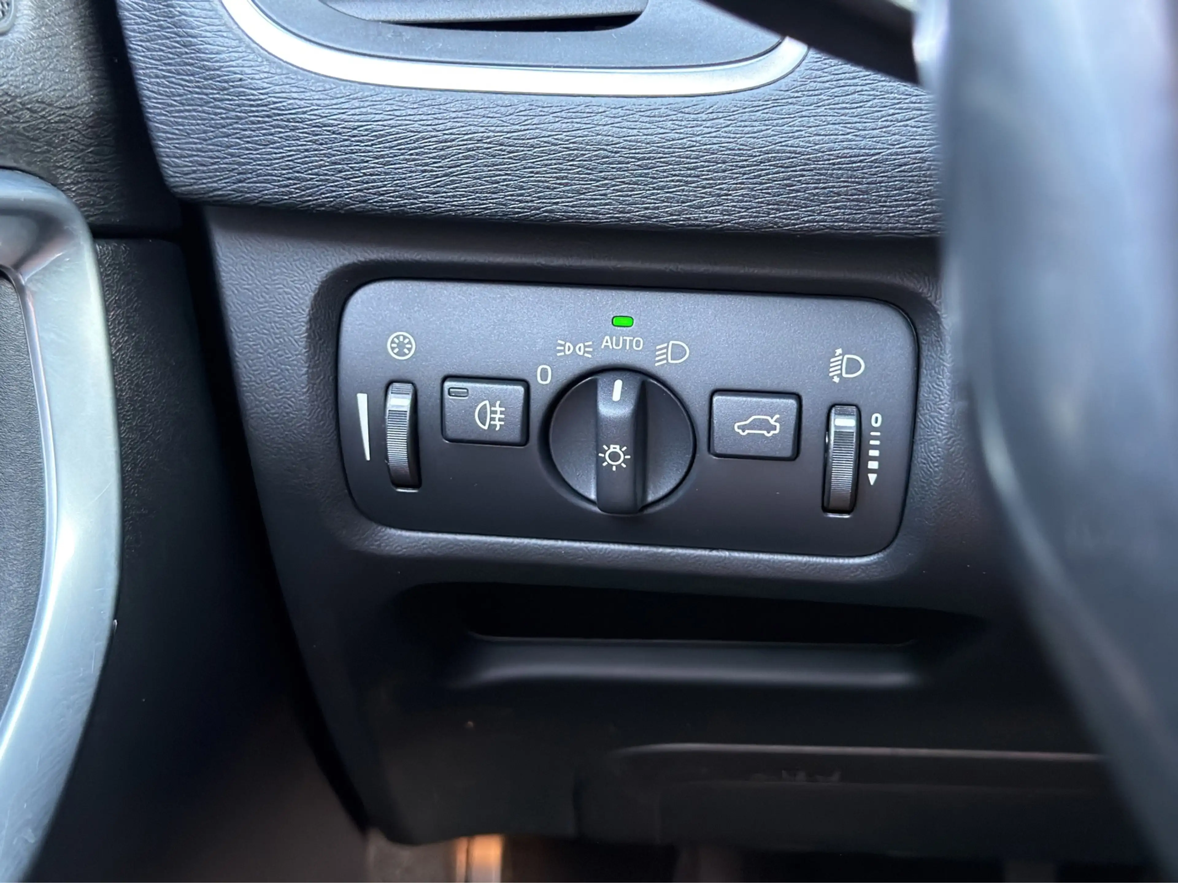 Volvo V40 1.6 T2 R-Design Trekhaak|Parkeersensoren|Cruise — photo 12
