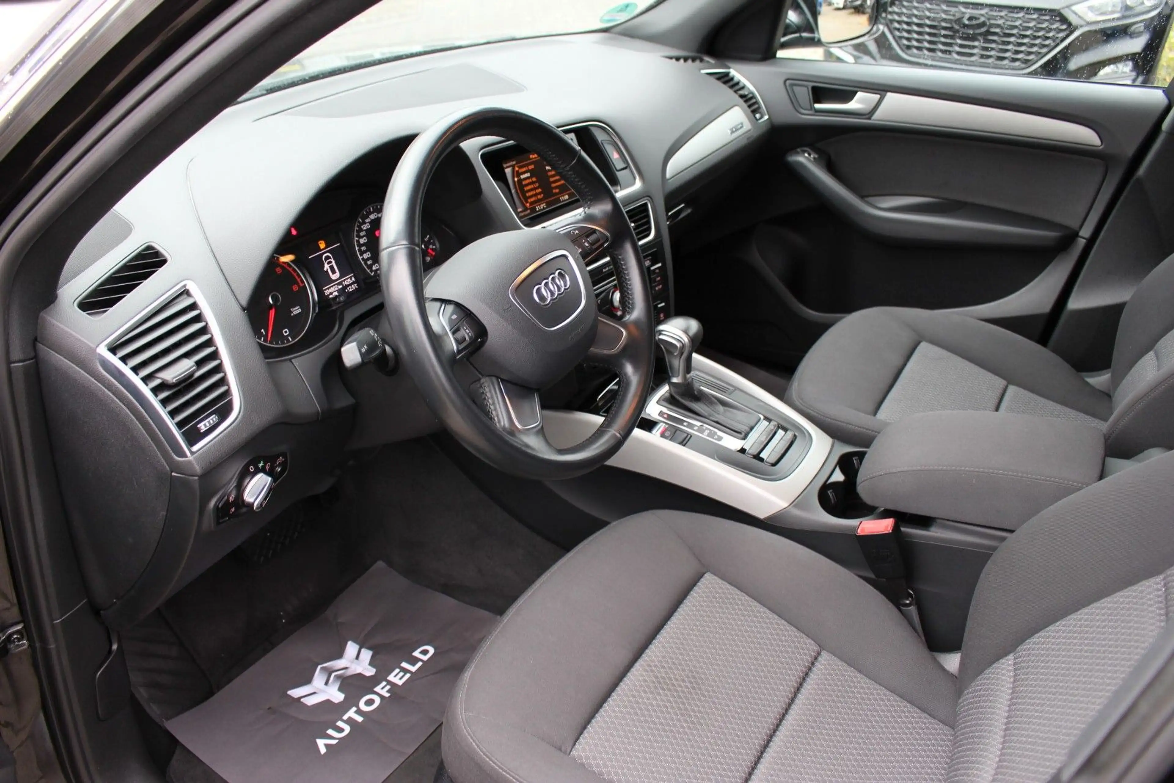 Audi Q5 2.0 TDI QUATTRO/VOLL SHEFT/BIXENON/AHK/PDC/BT — photo 7