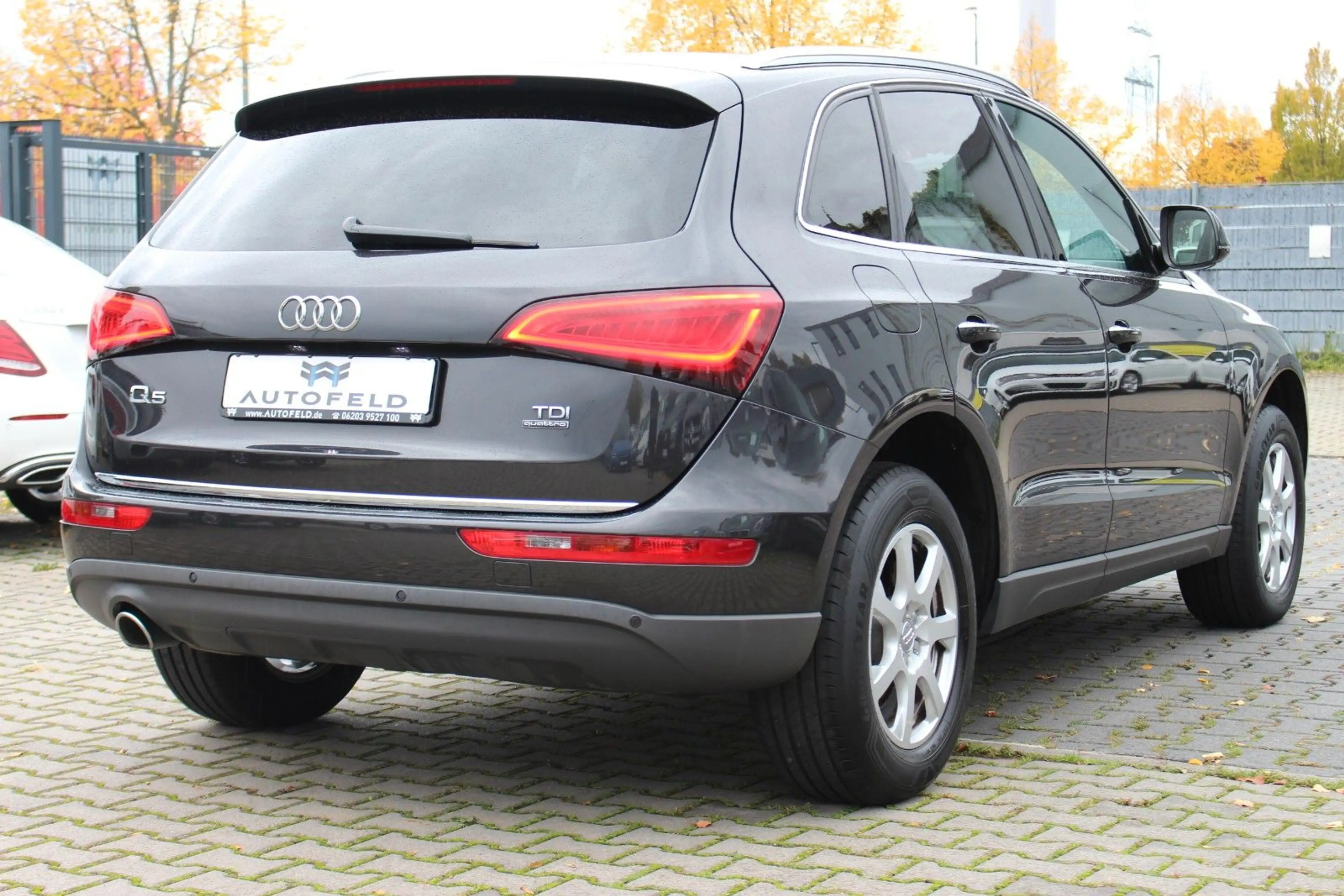 Audi Q5 2.0 TDI QUATTRO/VOLL SHEFT/BIXENON/AHK/PDC/BT — photo 4
