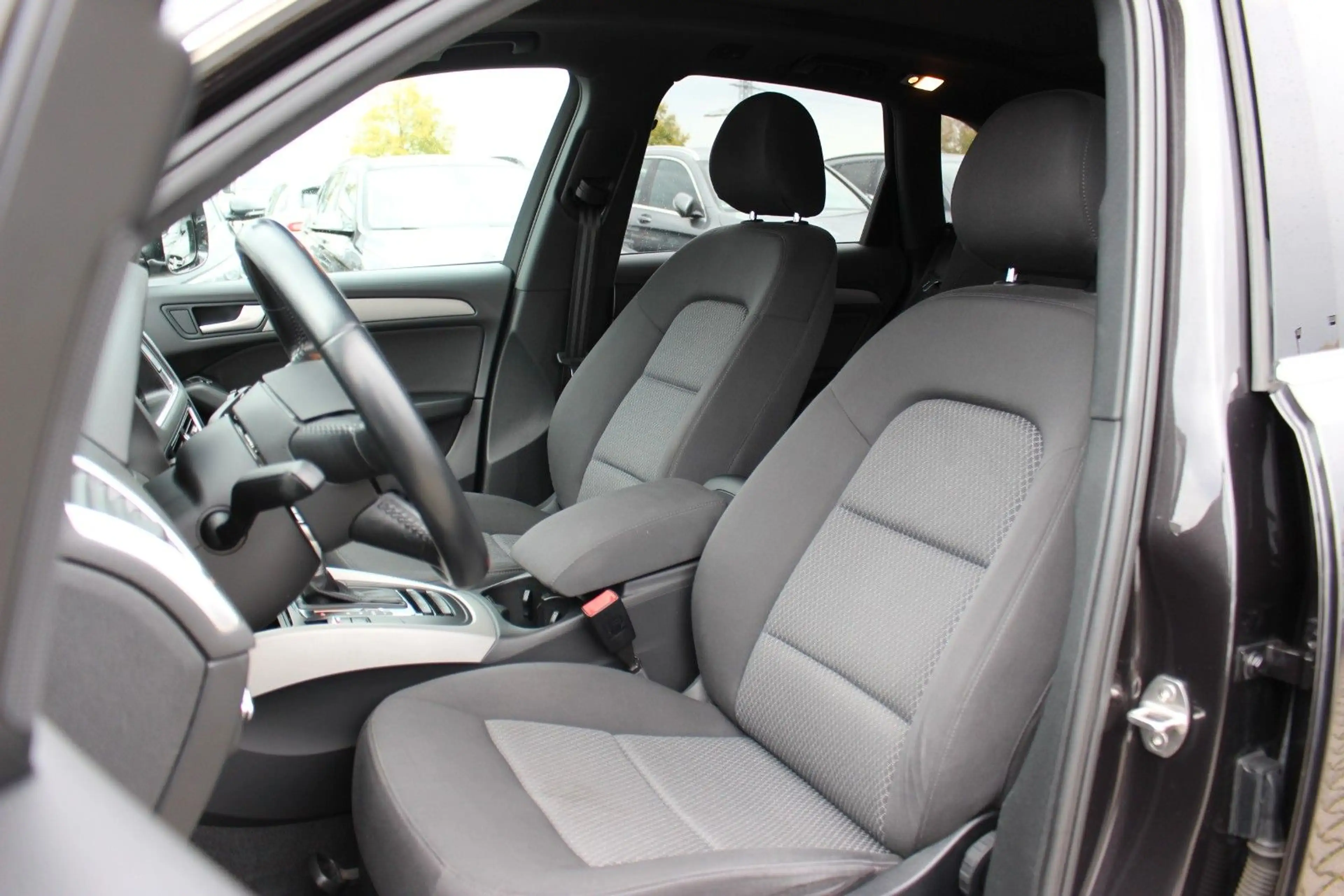 Audi Q5 2.0 TDI QUATTRO/VOLL SHEFT/BIXENON/AHK/PDC/BT — photo 8