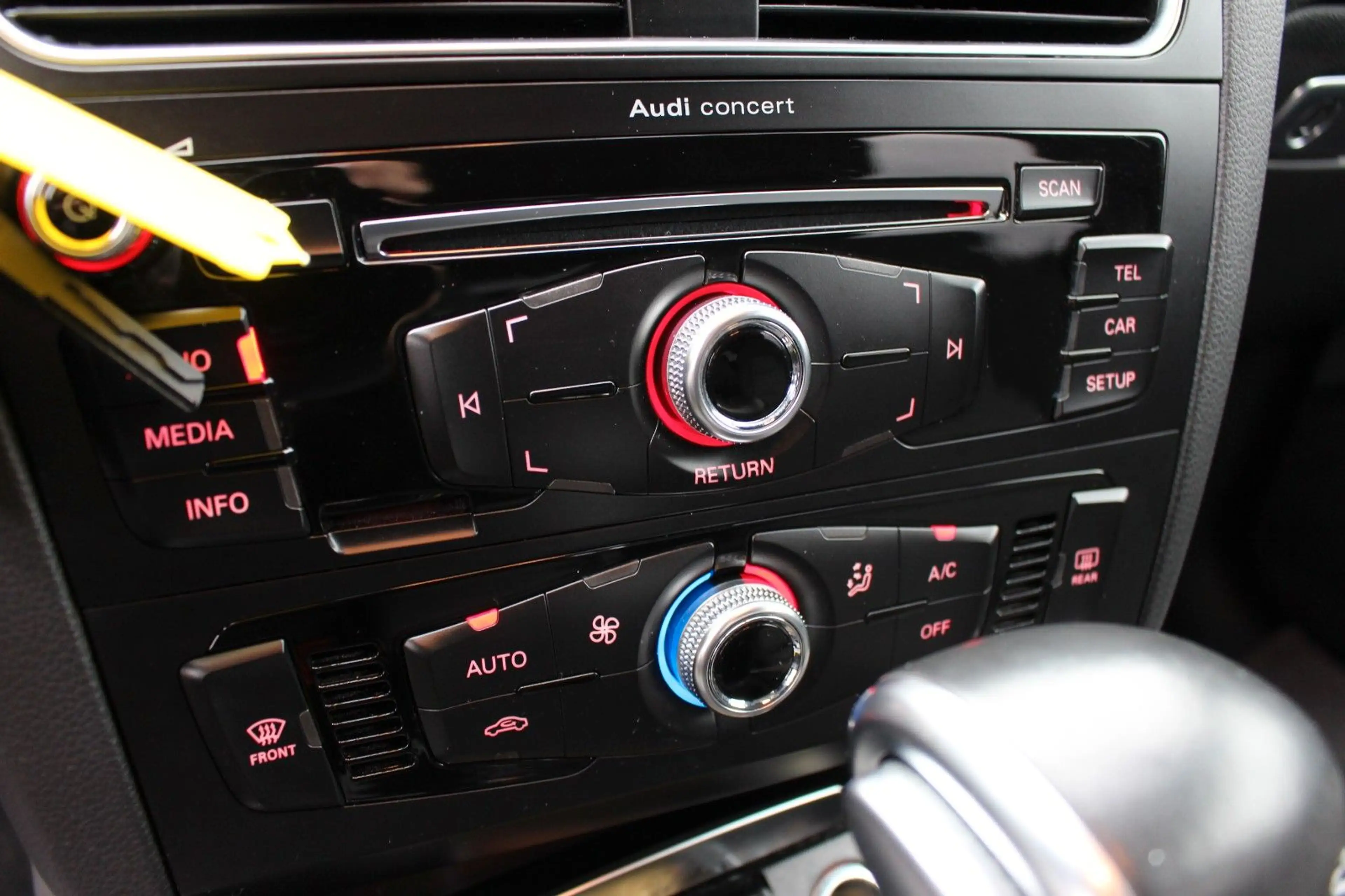 Audi Q5 2.0 TDI QUATTRO/VOLL SHEFT/BIXENON/AHK/PDC/BT — photo 13