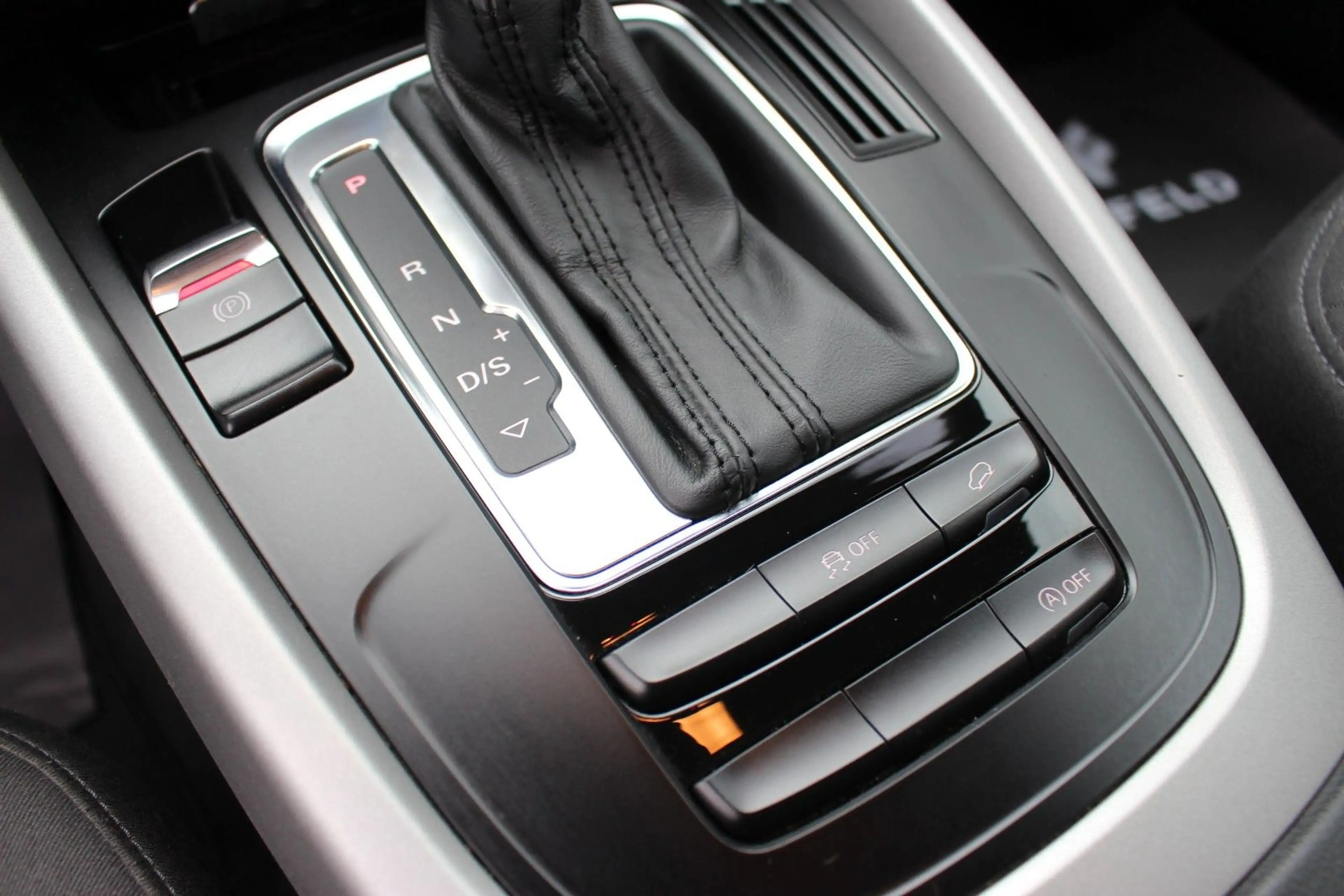 Audi Q5 2.0 TDI QUATTRO/VOLL SHEFT/BIXENON/AHK/PDC/BT — photo 14