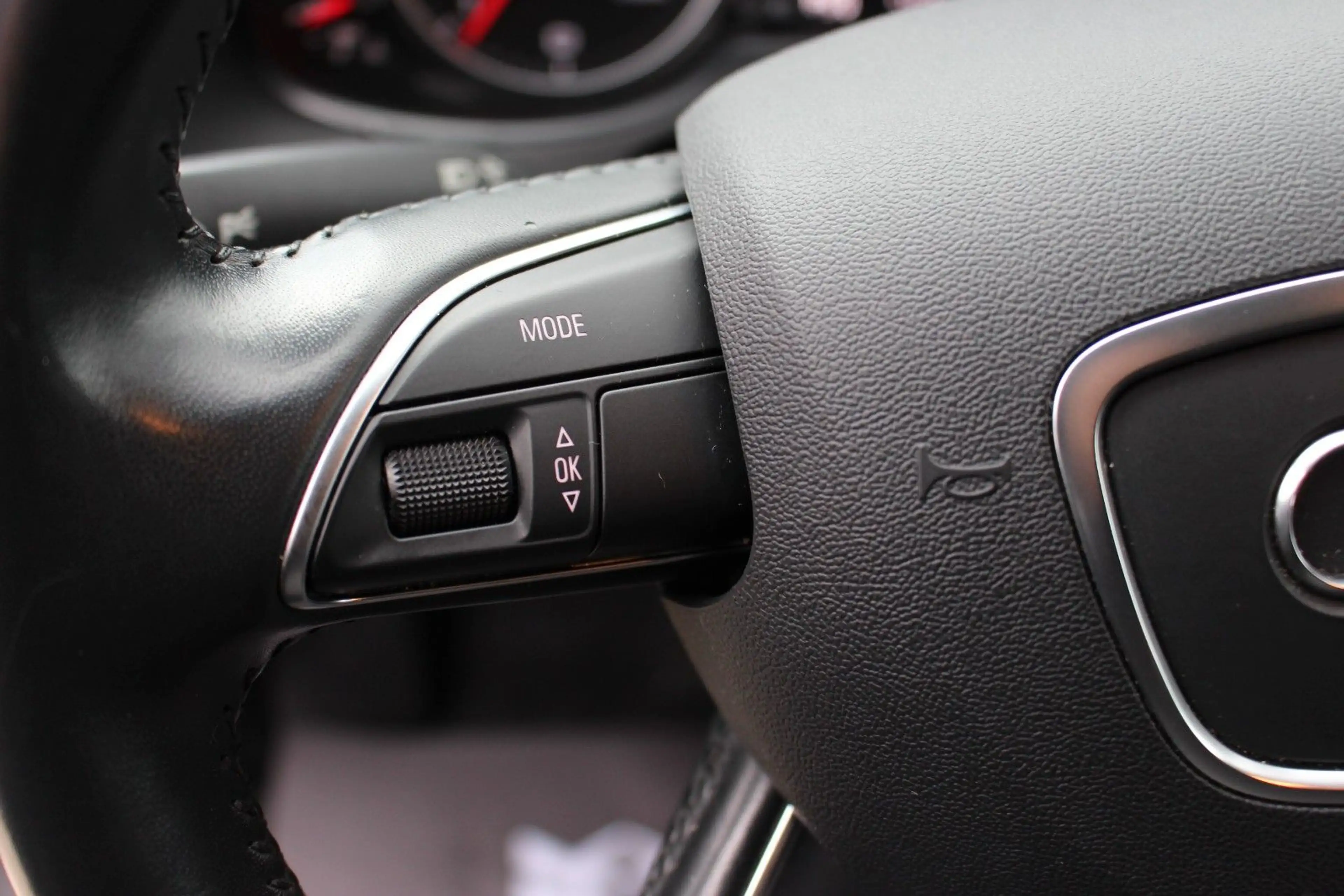 Audi Q5 2.0 TDI QUATTRO/VOLL SHEFT/BIXENON/AHK/PDC/BT — photo 10