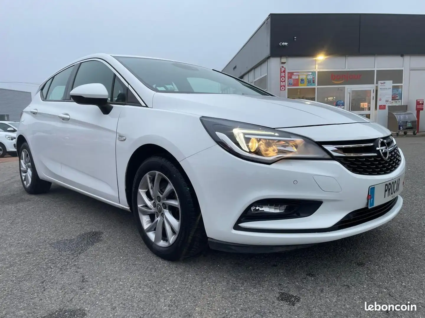 Opel Astra 1.6 D 136ch Innovation Blanc - 2