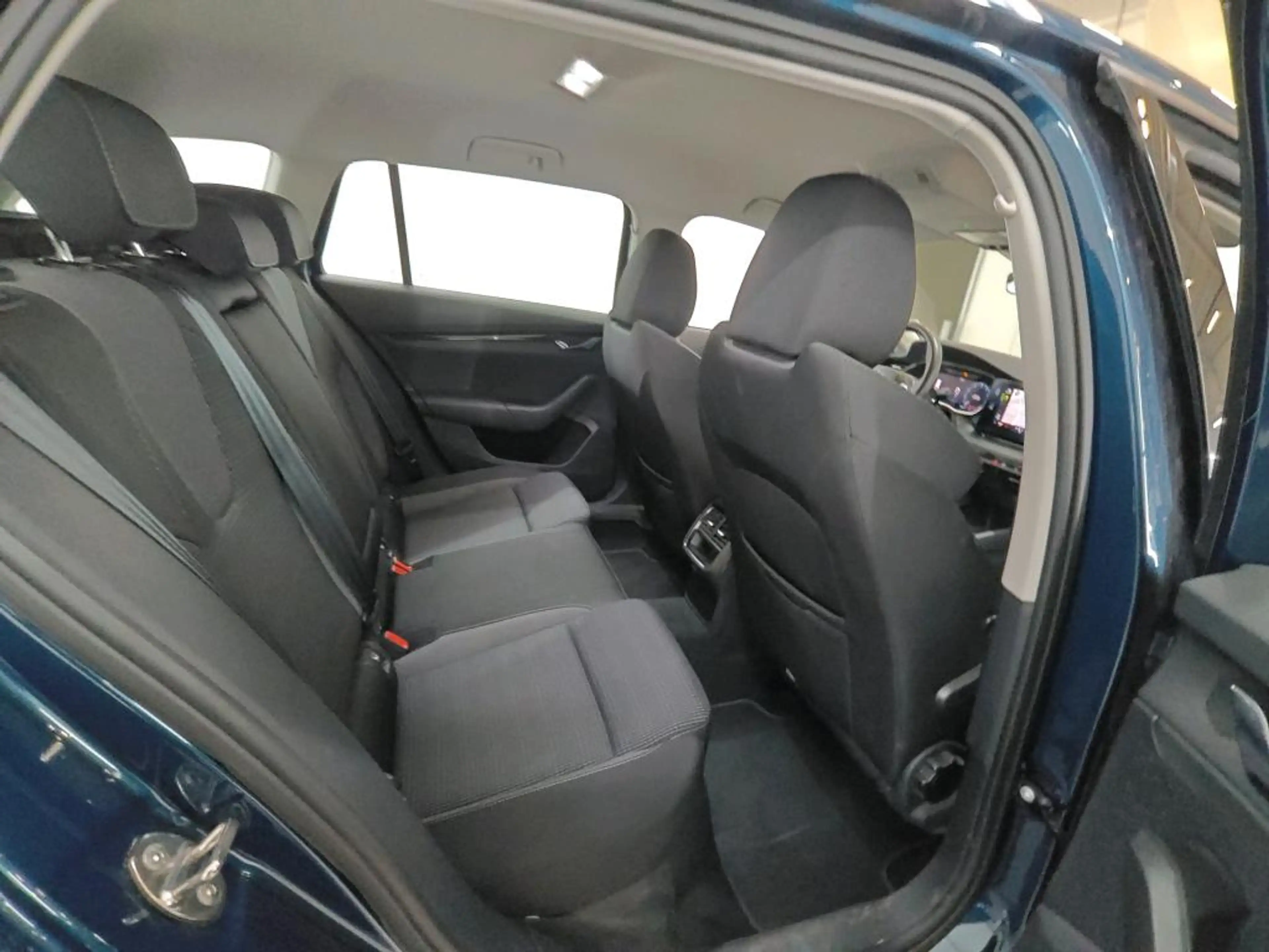 Skoda Octavia Combi 1.0 TSI 110PK Ambition / Navigatie / LM 16 i — photo 6