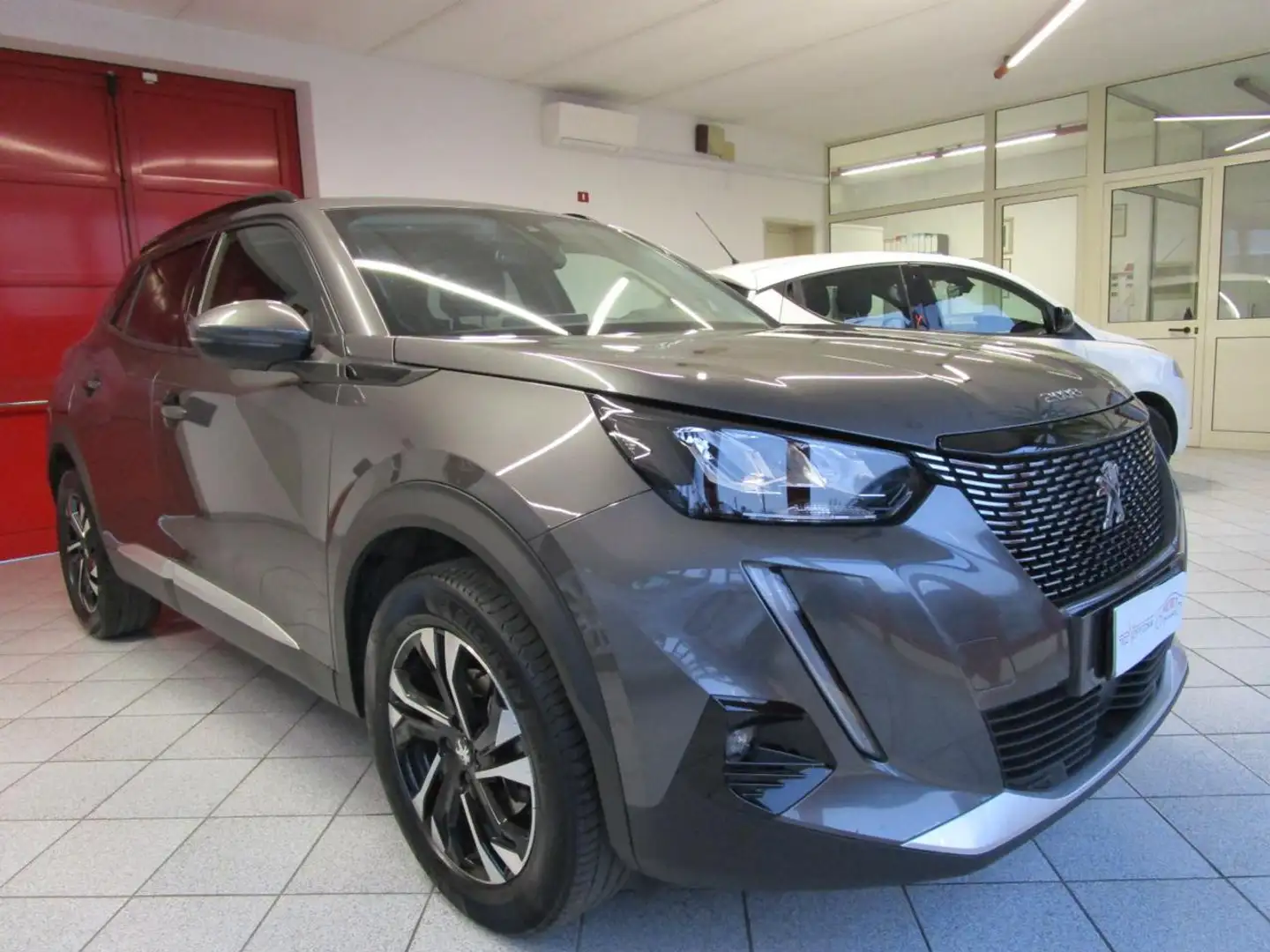 Peugeot 2008 130 S&S EAT8 Allure Gris - 2