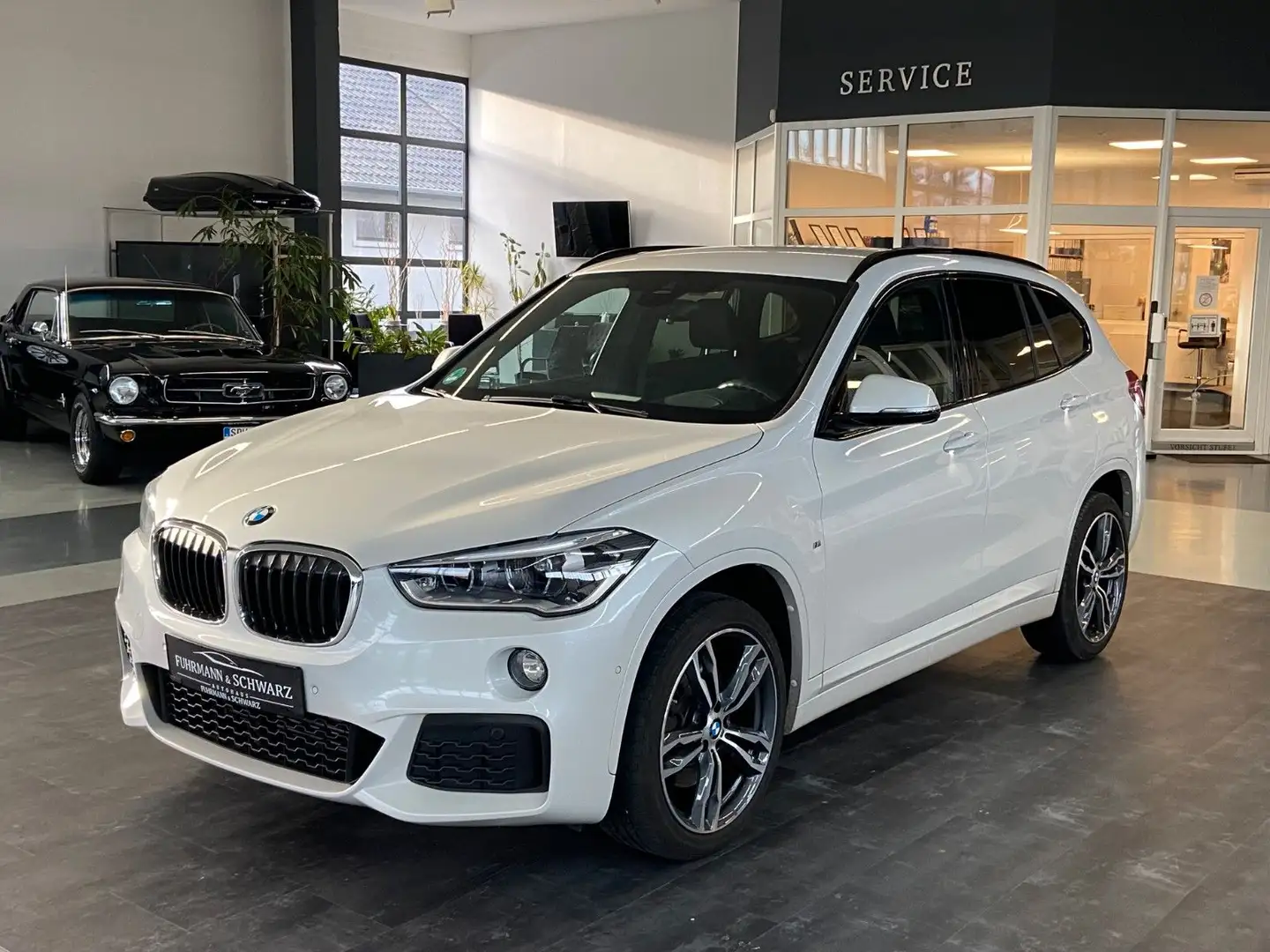 BMW X1 xDrive25dAut. M Sport HiFi NAVI LED Alcantara Blanc - 1