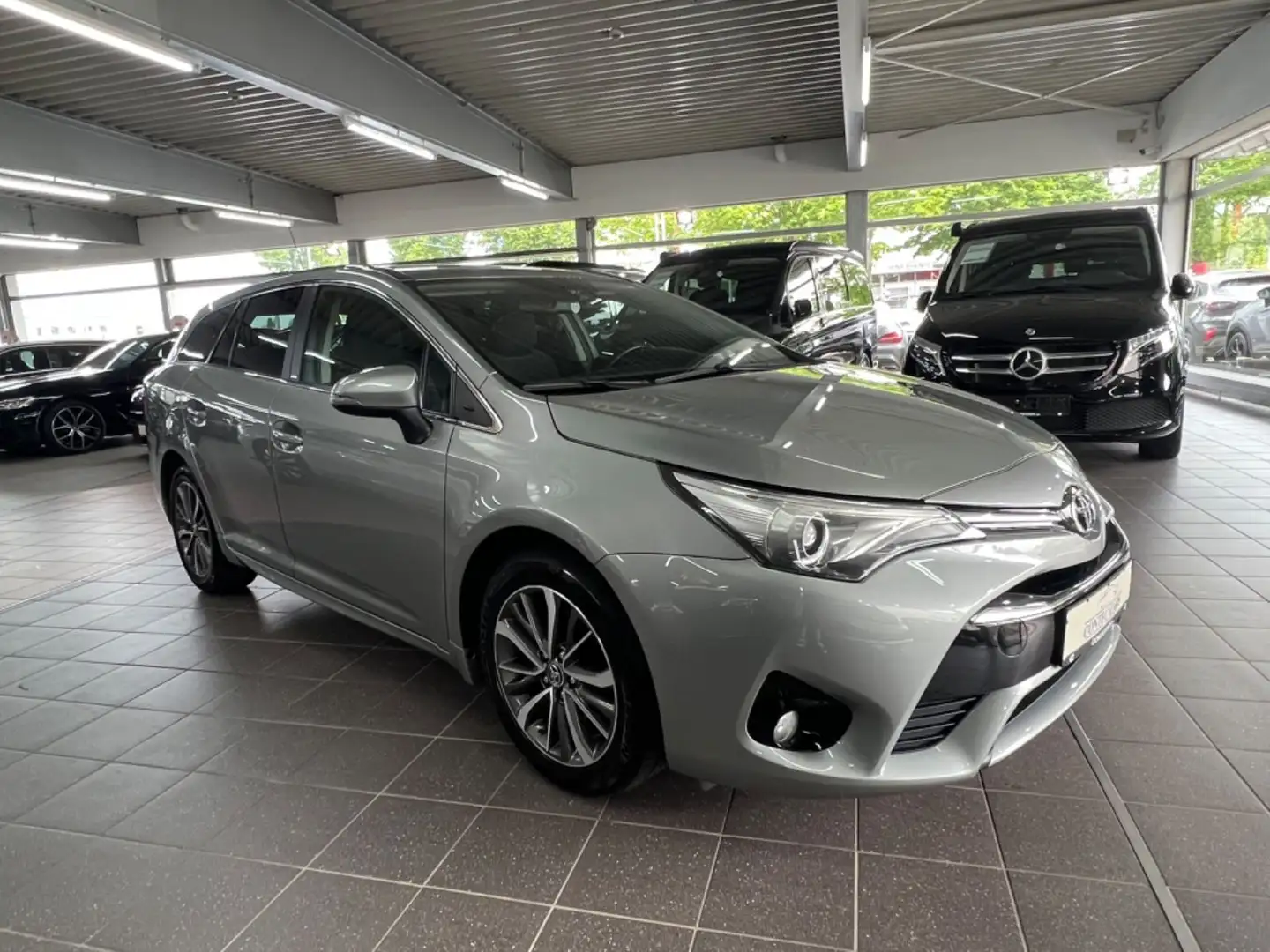 Toyota Avensis Touring Sports Edition-S SUPER ZUSTAND Gris - 2