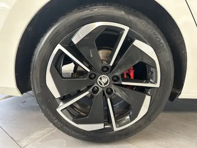 Skoda Octavia view 3