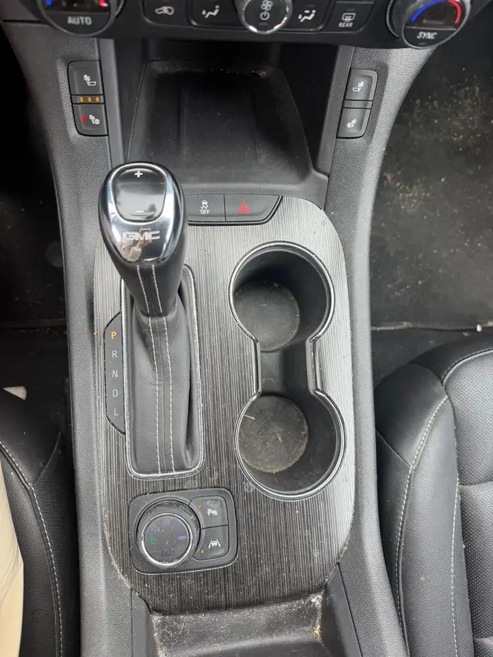 GMC Acadia снимка GMC Acadia