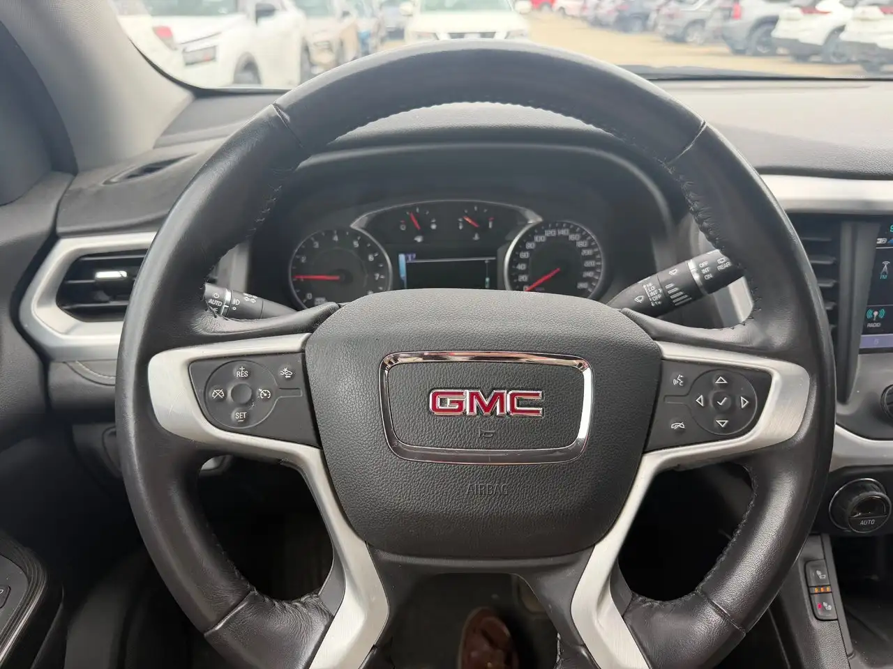 GMC Acadia снимка GMC Acadia