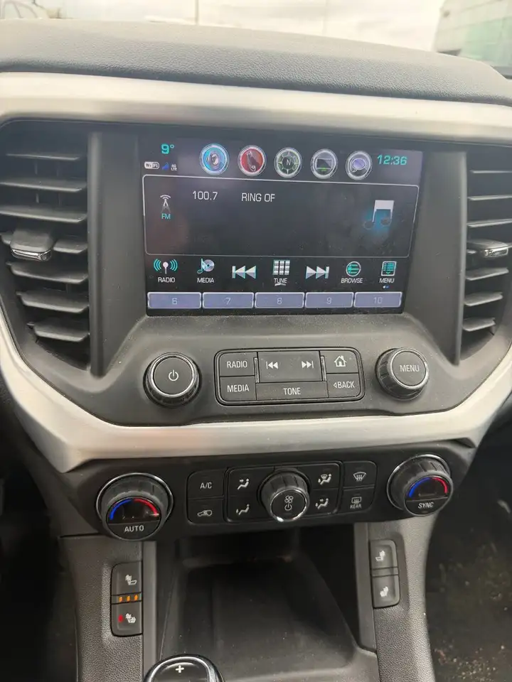 GMC Acadia снимка GMC Acadia