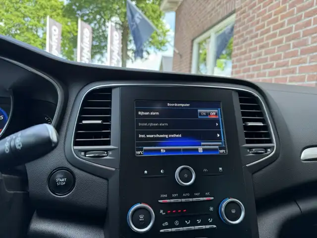 Renault Megane view 16