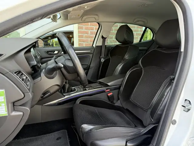 Renault Megane view 4