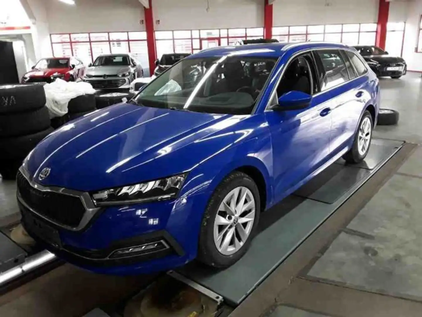 Skoda Octavia Combi 2.0 TDI Style HUD Navi PDC Virtual Blau - 2