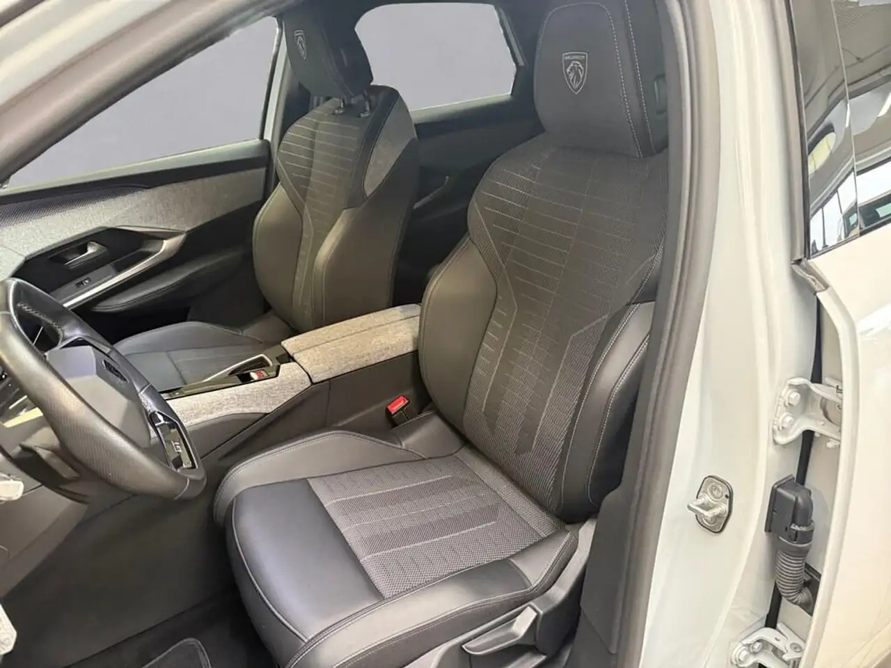 Peugeot 3008 1.2 hybrid GT 136cv e-dcs6, миниатюра 10