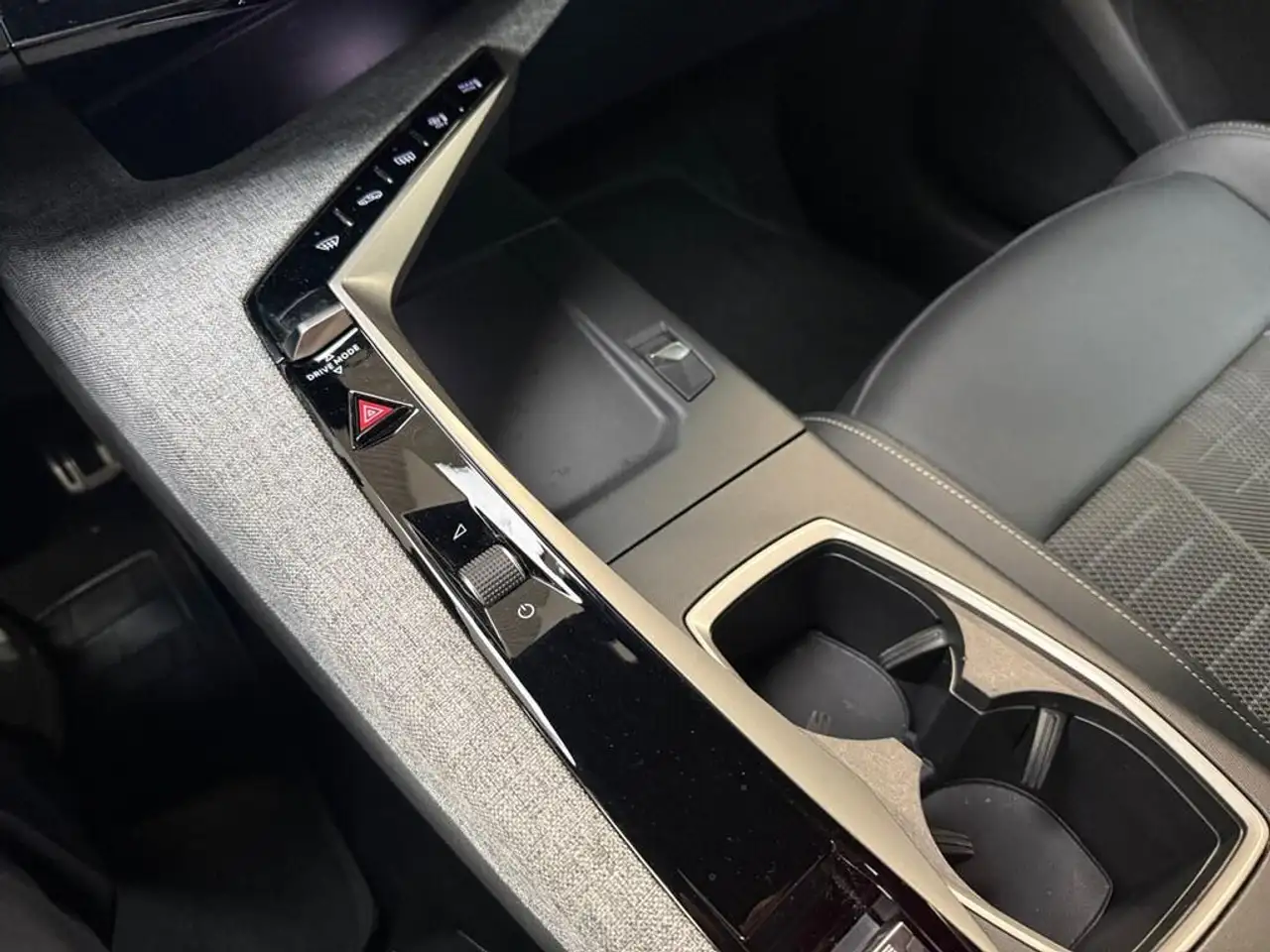 Peugeot 3008 1.2 hybrid GT 136cv e-dcs6, миниатюра 19