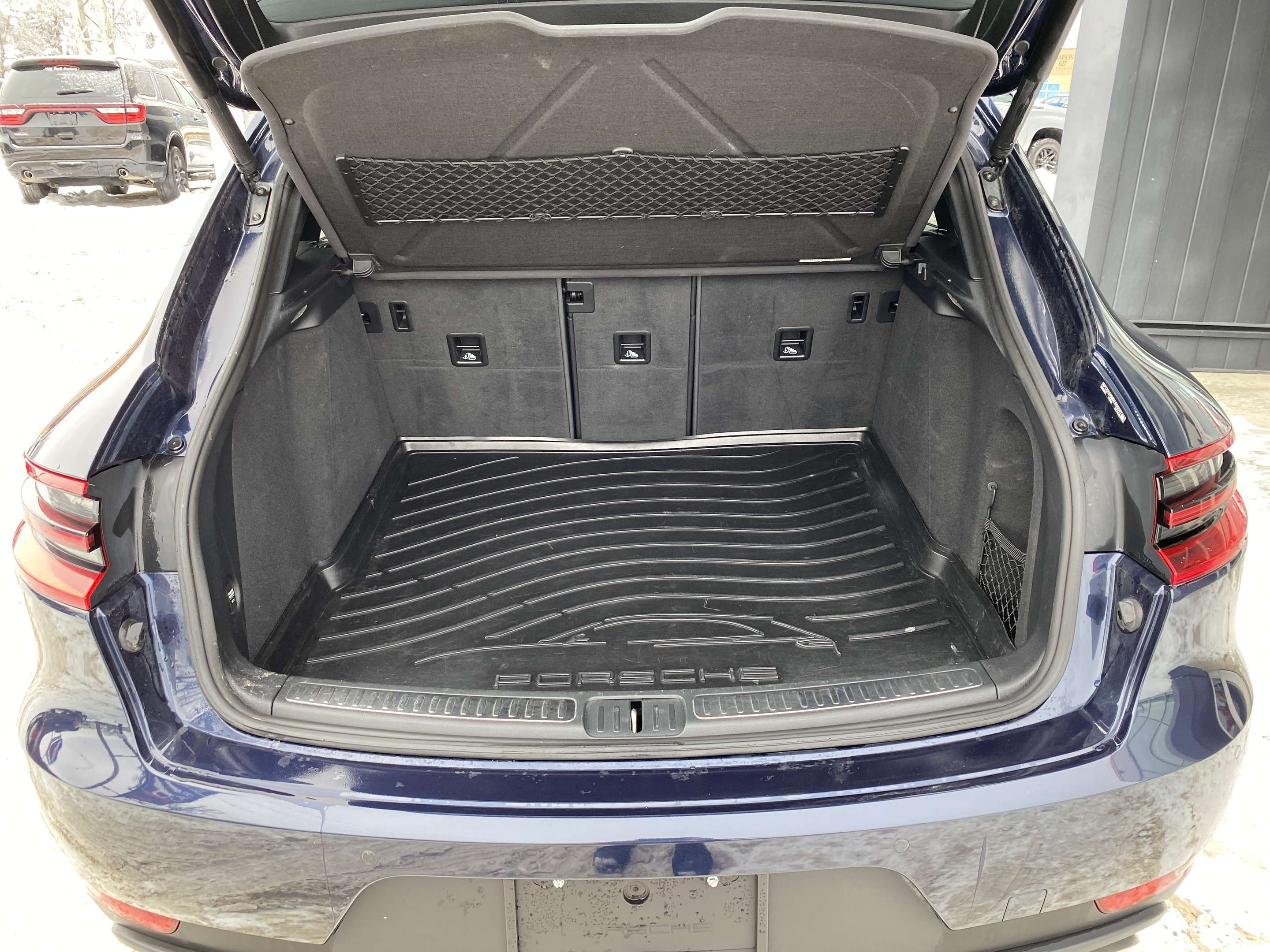2017 Porsche Macan AWD w/2.0L Turbo Engine, Leather & Power Sunroof thumb 8