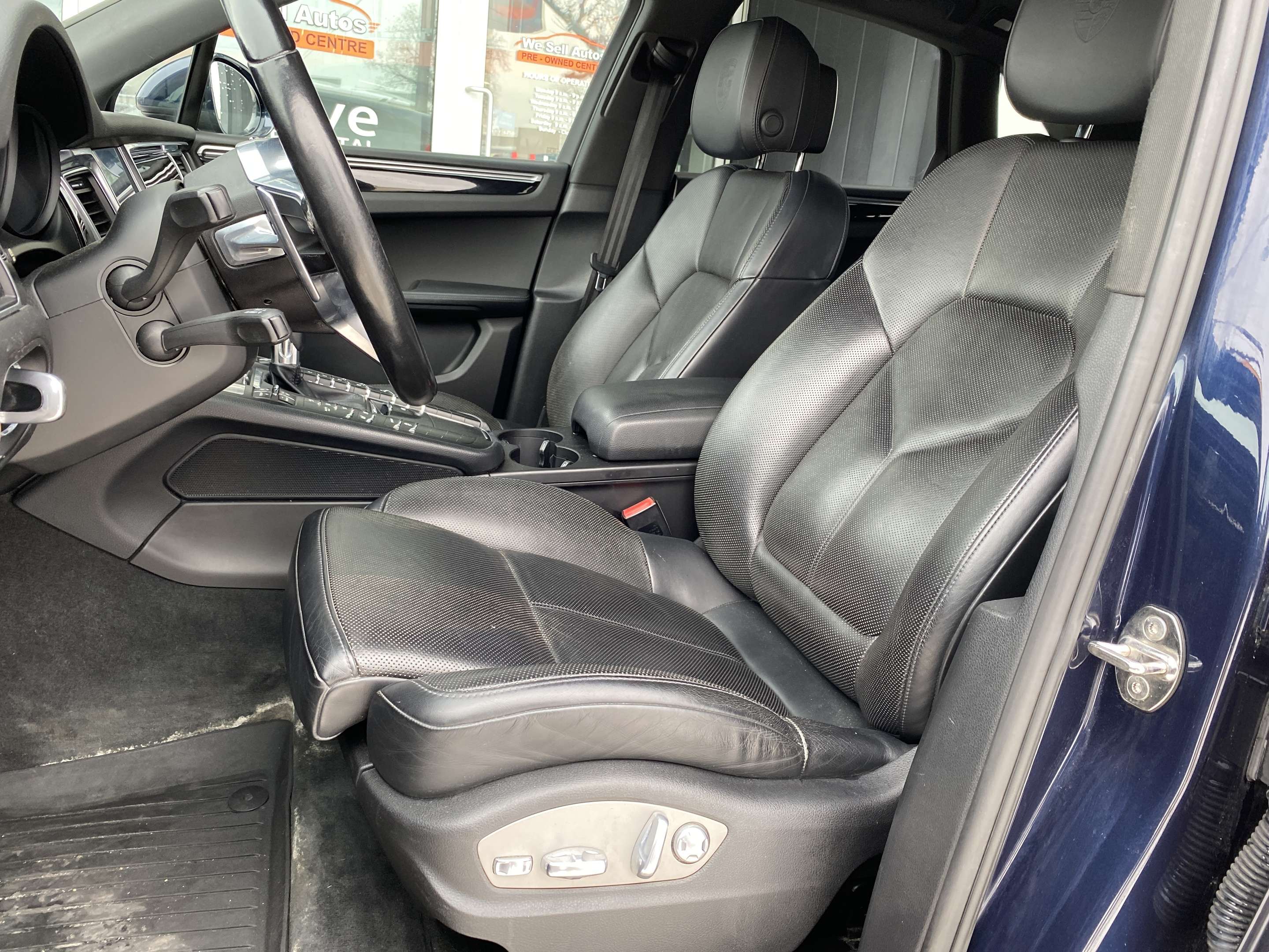 2017 Porsche Macan AWD w/2.0L Turbo Engine, Leather & Power Sunroof thumb 12