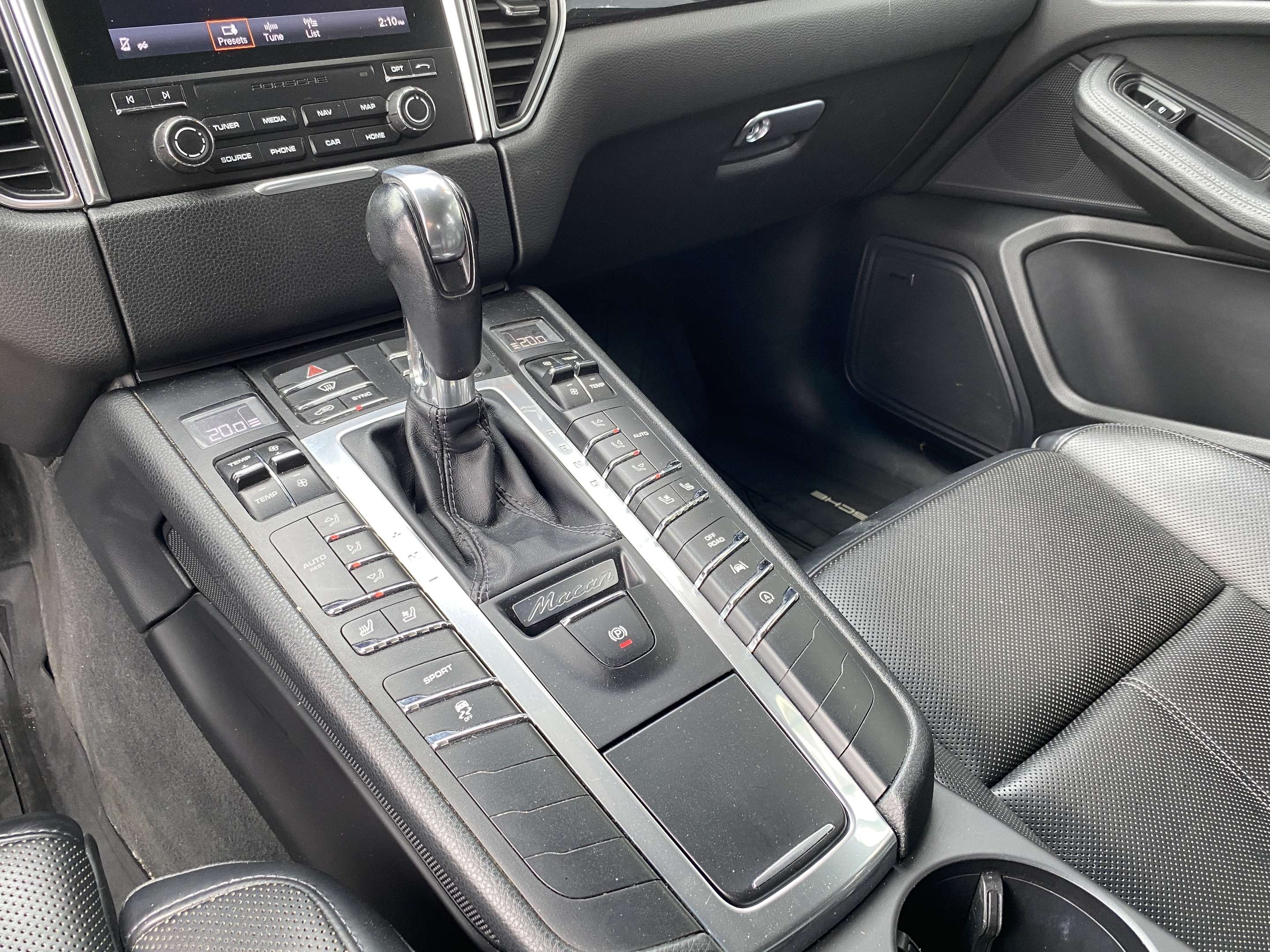 2017 Porsche Macan AWD w/2.0L Turbo Engine, Leather & Power Sunroof thumb 16