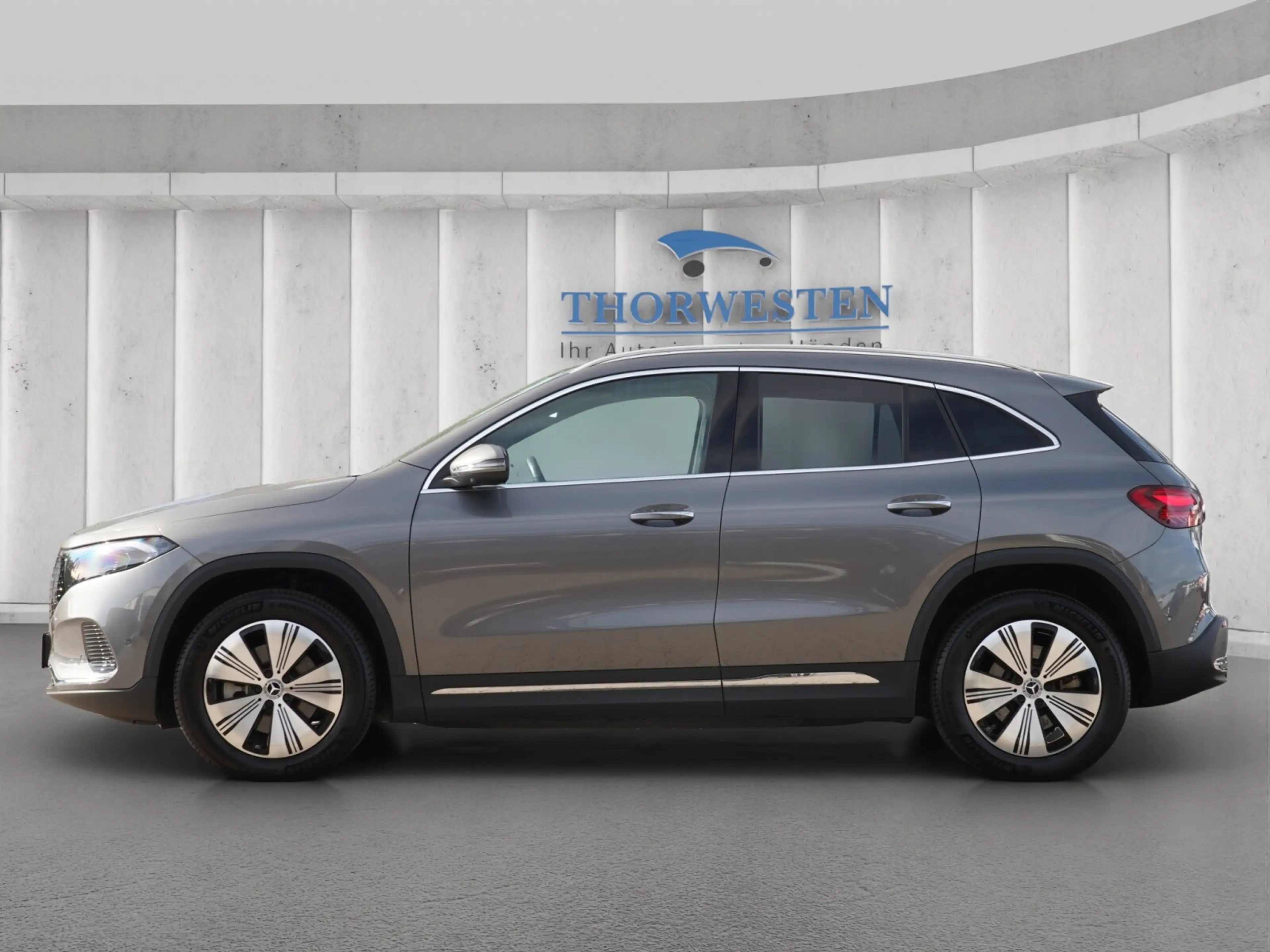 Mercedes-Benz EQA 300 EQA 300 4MATIC Progressive — photo 4