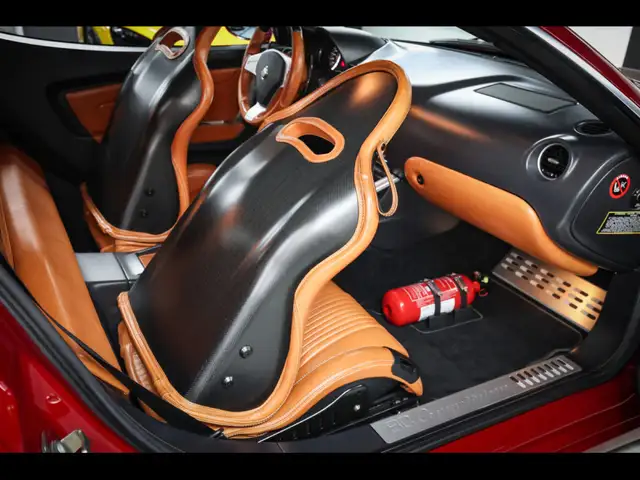 Alfa Romeo 8C view 14