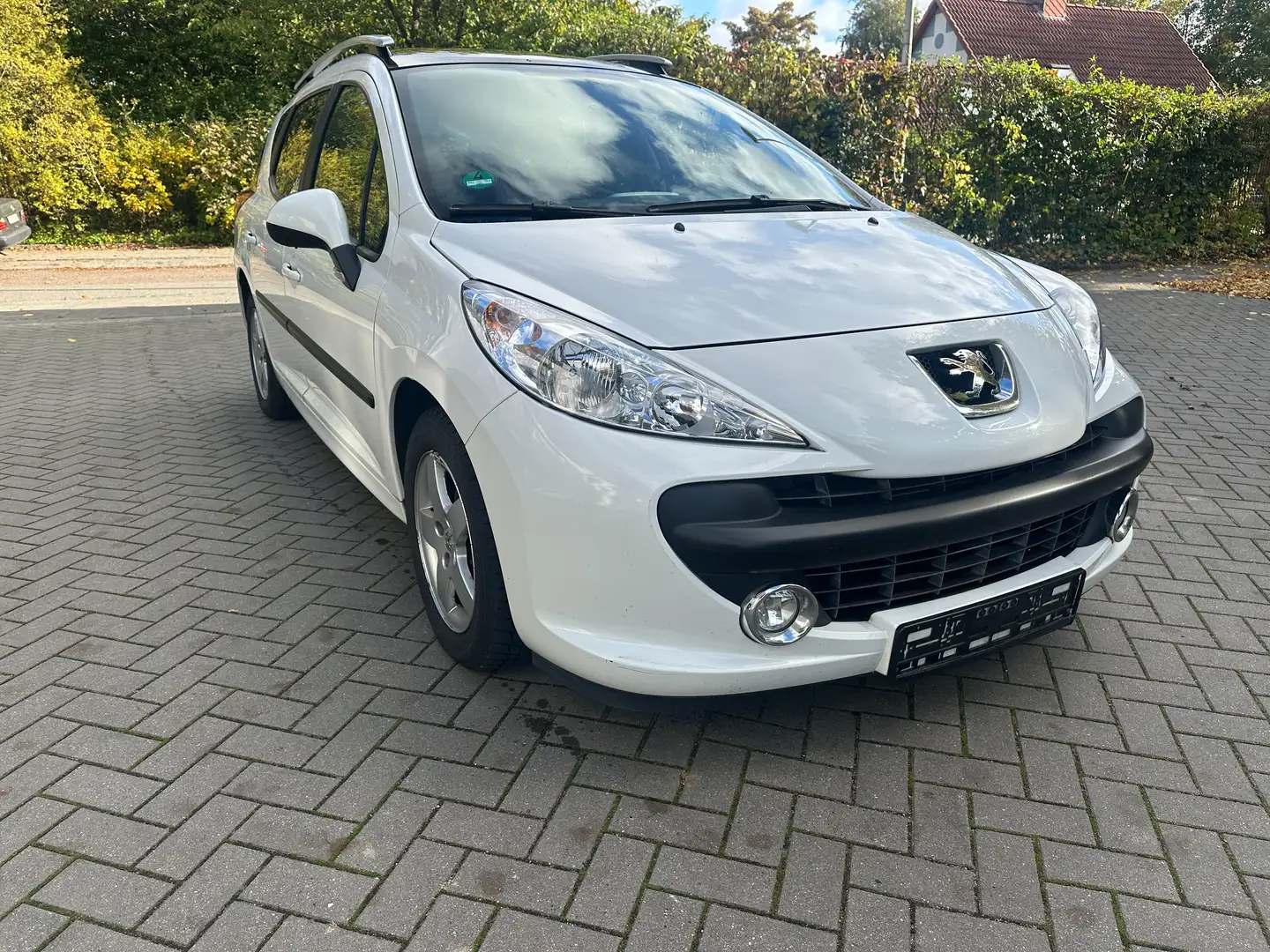 Peugeot 207 Urban Move / Tüv neu / Klima  / SHZ Weiß - 2
