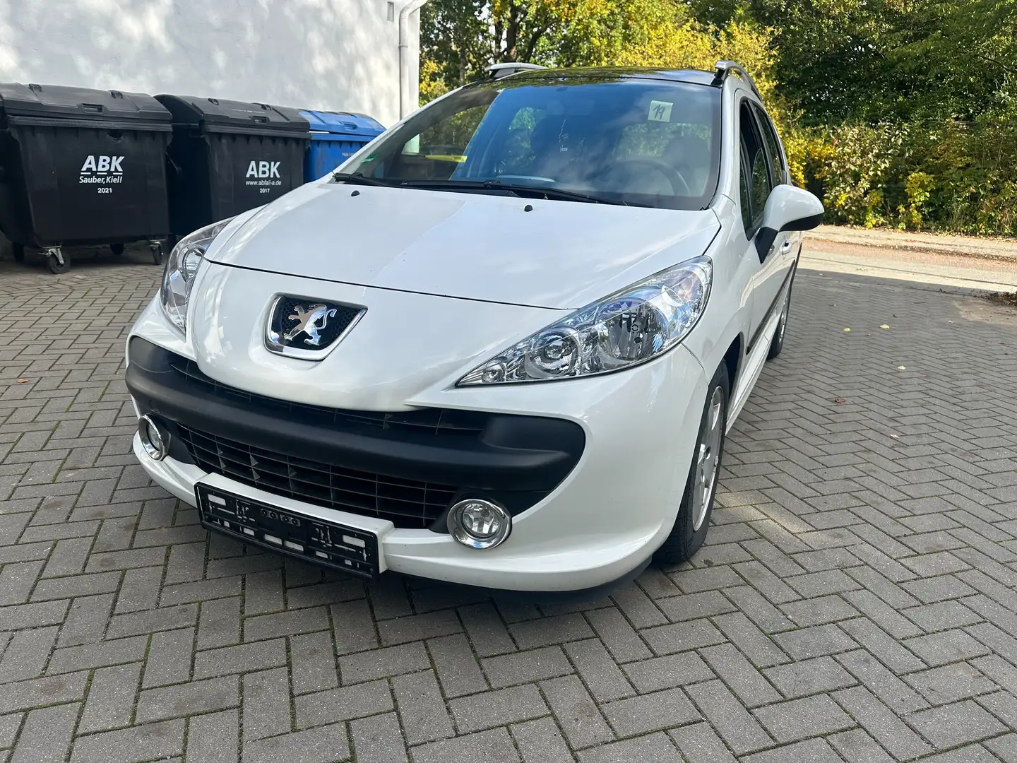 Peugeot 207 Urban Move / Tüv neu / Klima  / SHZ Weiß - 1