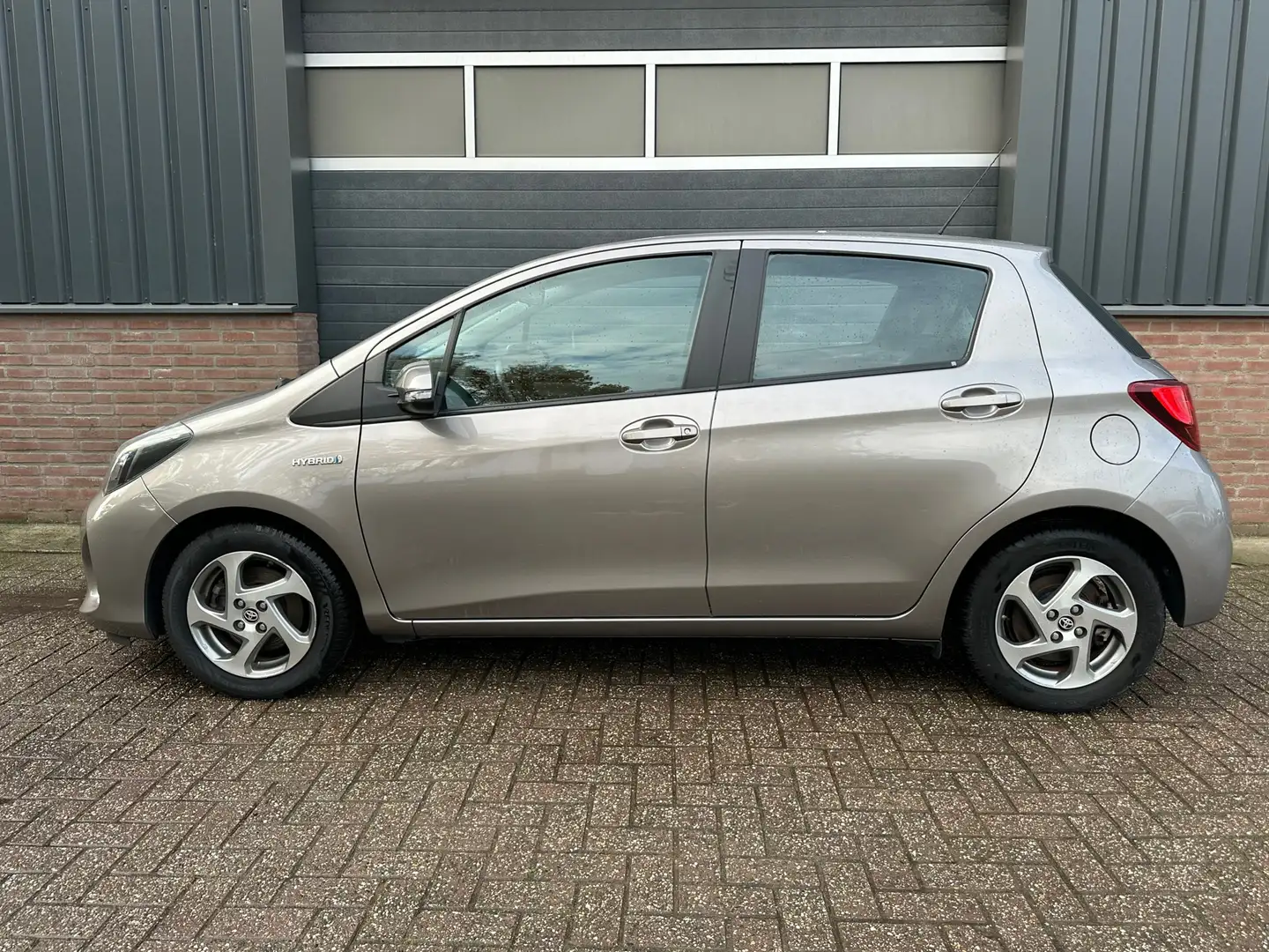 Toyota Yaris 1.5 Hybrid Lease Bruin - 2