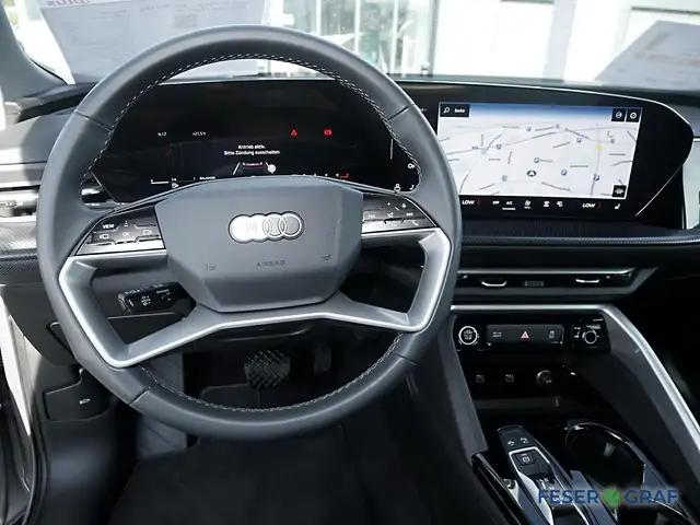 Audi Q5 view 4