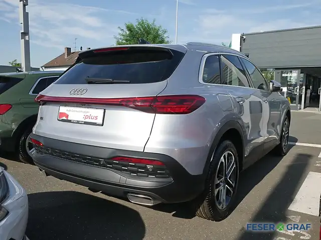 Audi Q5 view 3
