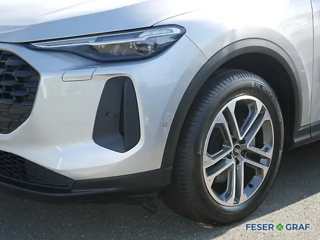 Audi Q5 view 10