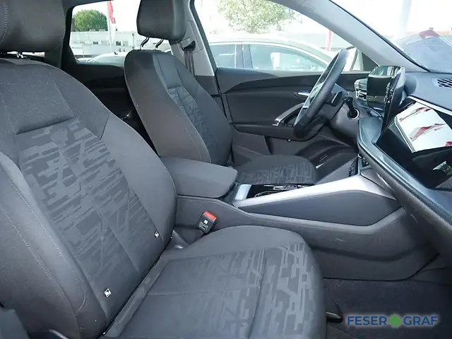 Audi Q5 view 5
