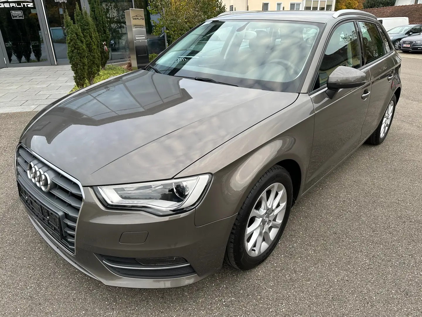 Audi A3 Attraction/Sportback/Bi-Xenon Grau - 1