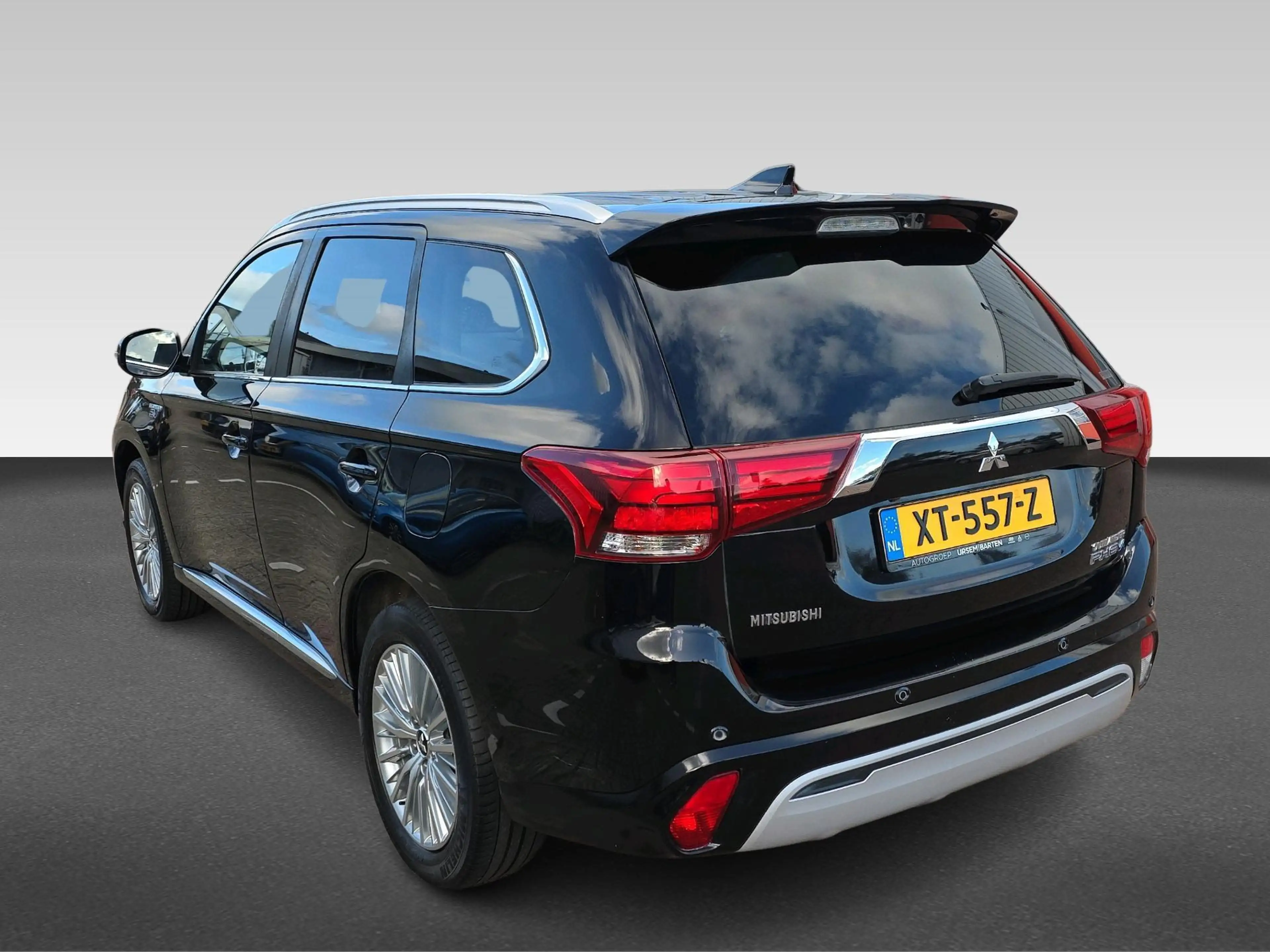 Mitsubishi Outlander 2.4 PHEV Intense+ — photo 3