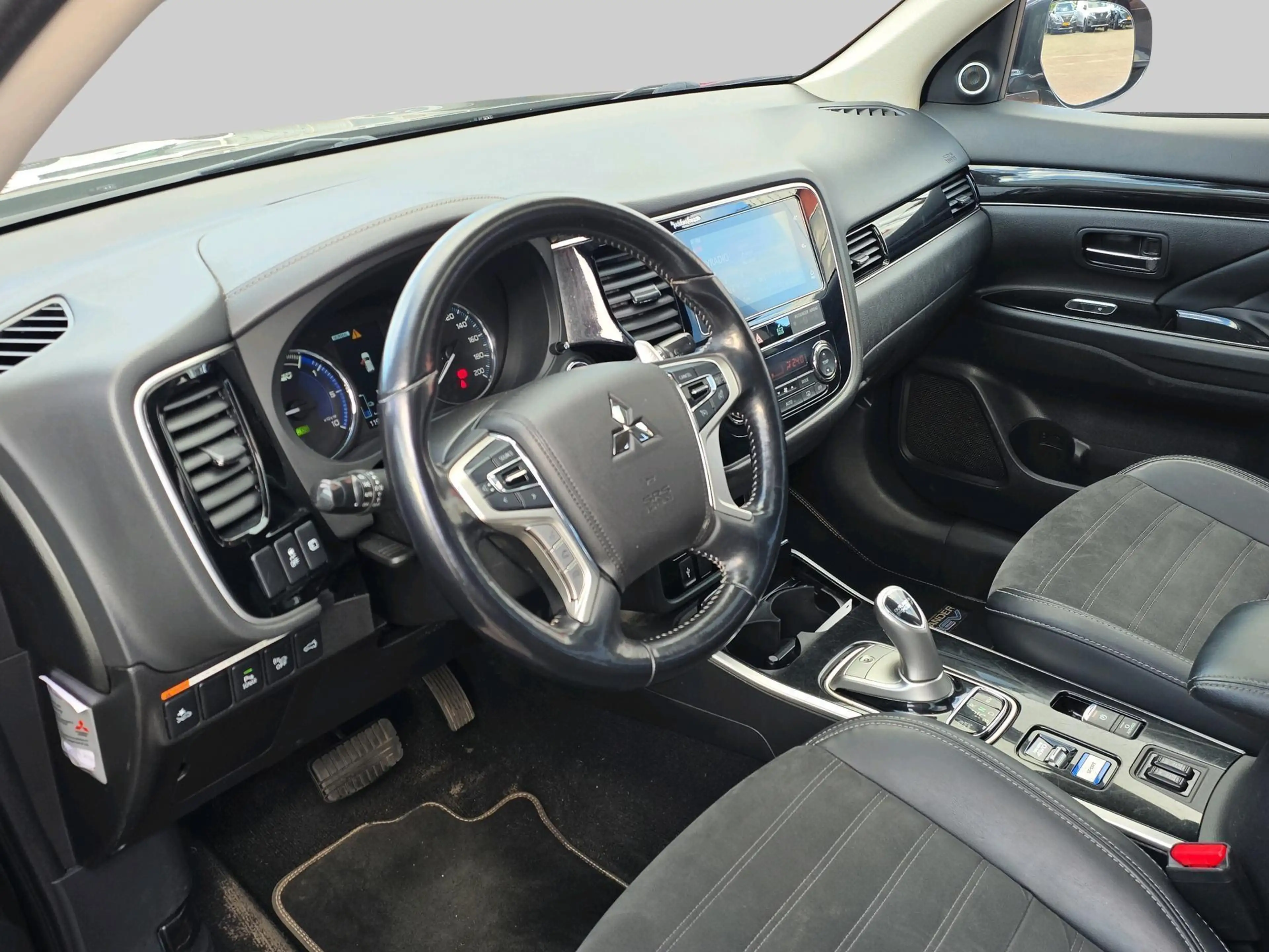 Mitsubishi Outlander 2.4 PHEV Intense+ — photo 4