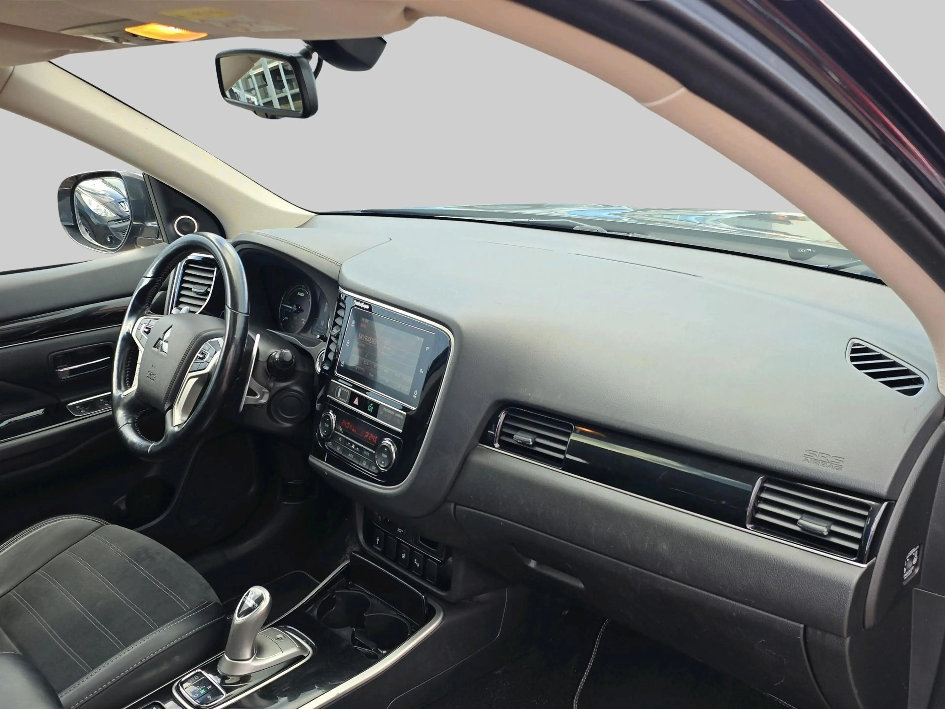 Mitsubishi Outlander 2.4 PHEV Intense+ — photo 13