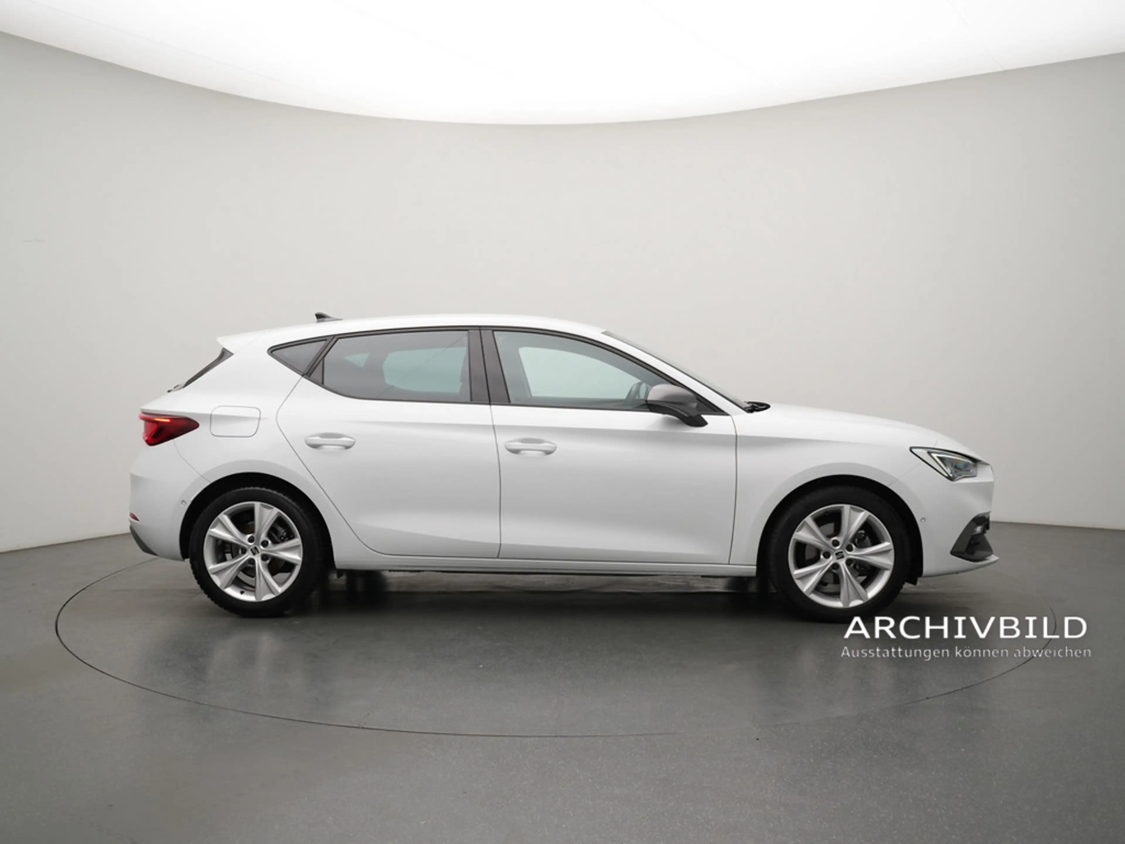 SEAT Leon FR DSG ACC MATRIX KEYLESS KAM NAVI SHZ — photo 3